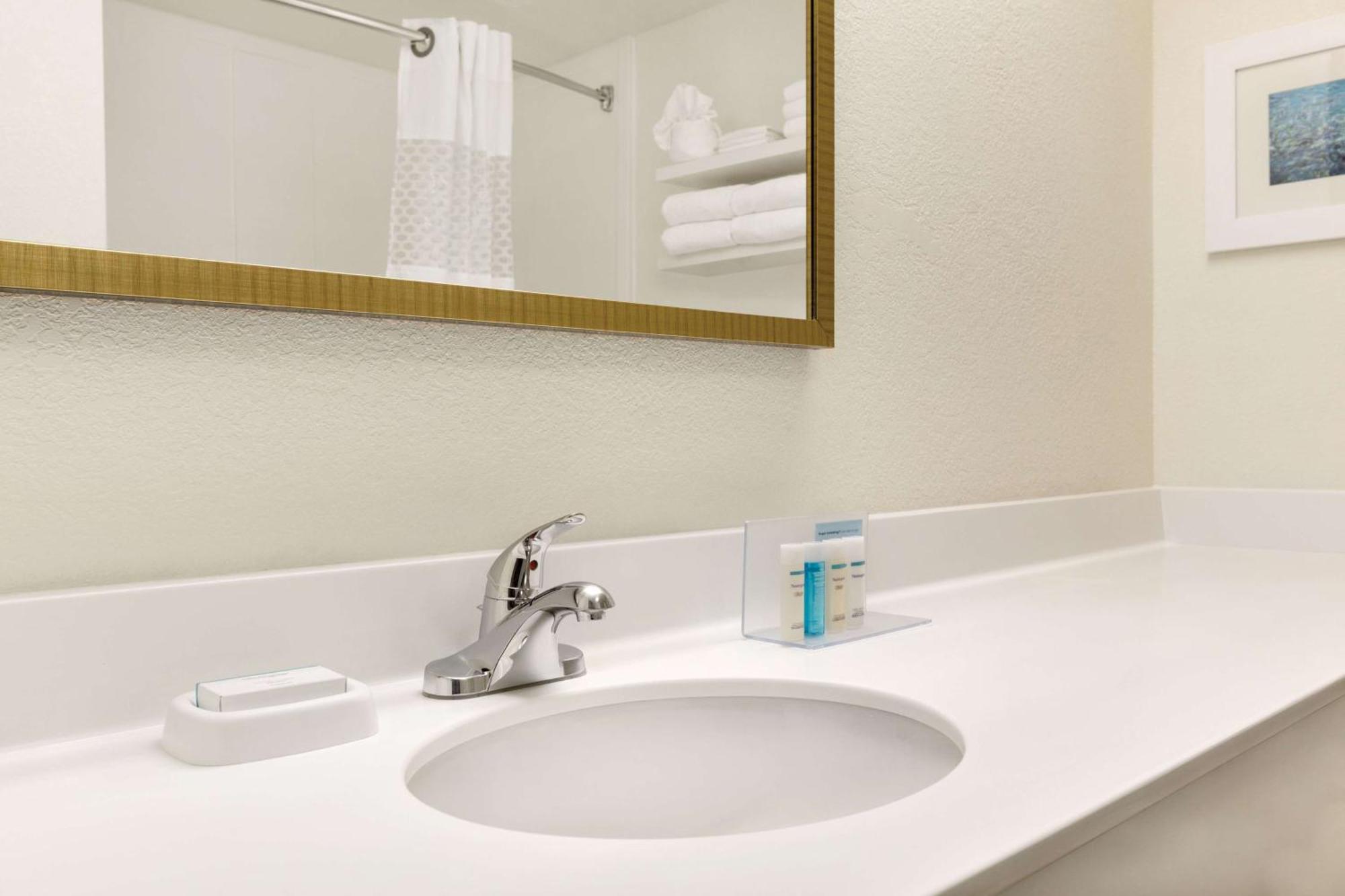 One-Bedroom King Suite - Non-Smoking