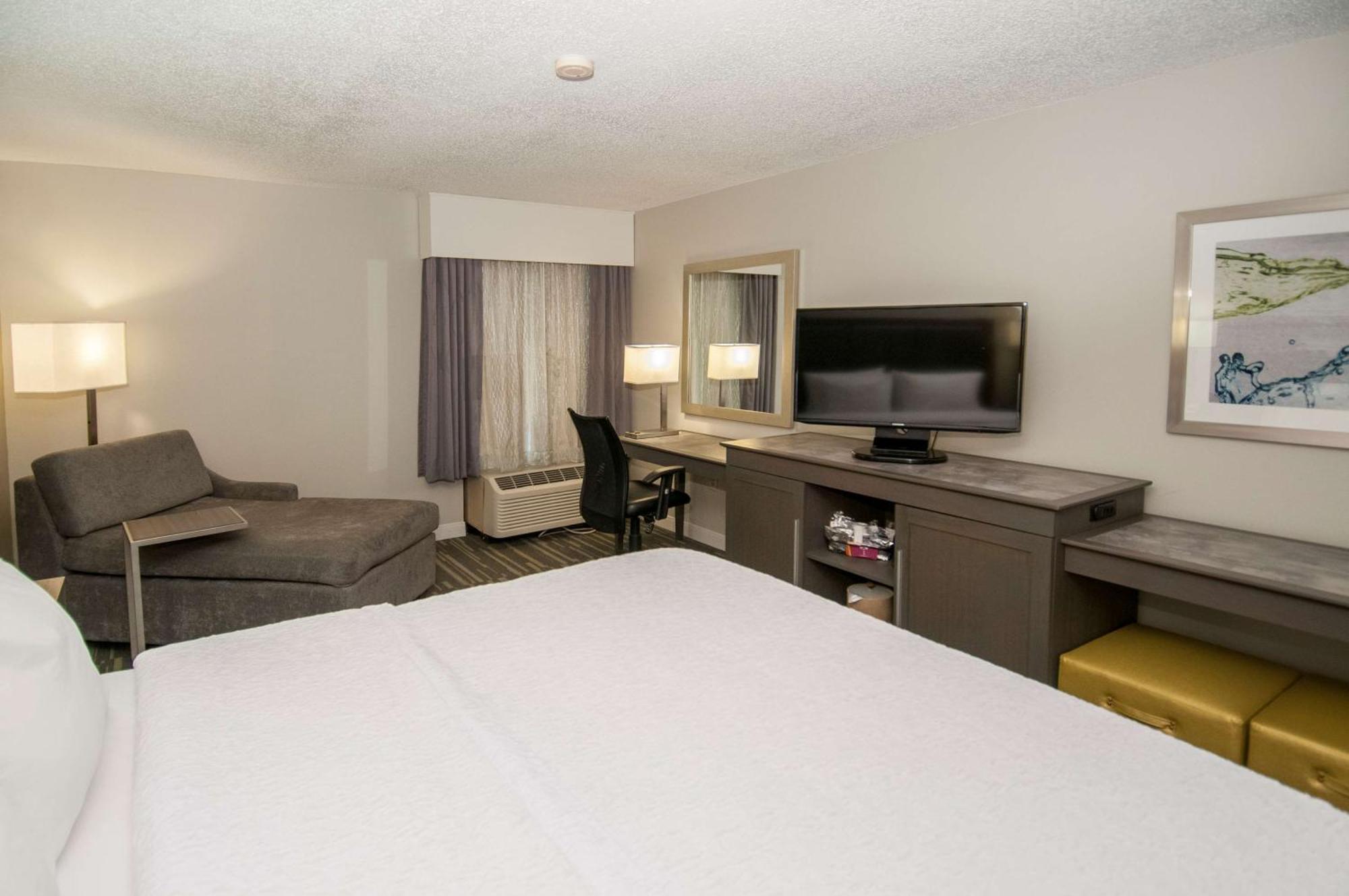 King Room with Sofa Bed and Study - Non-Smoking