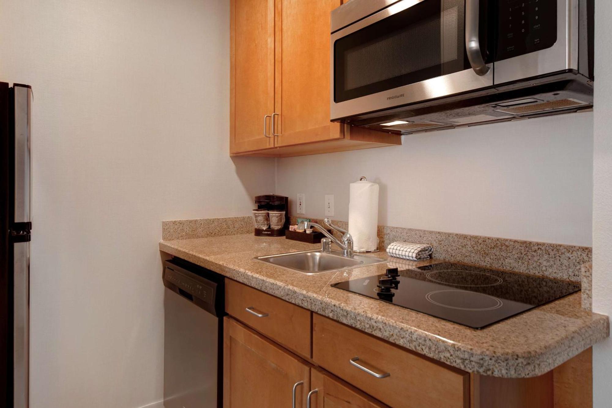 One-Bedroom King Suite - Non-Smoking