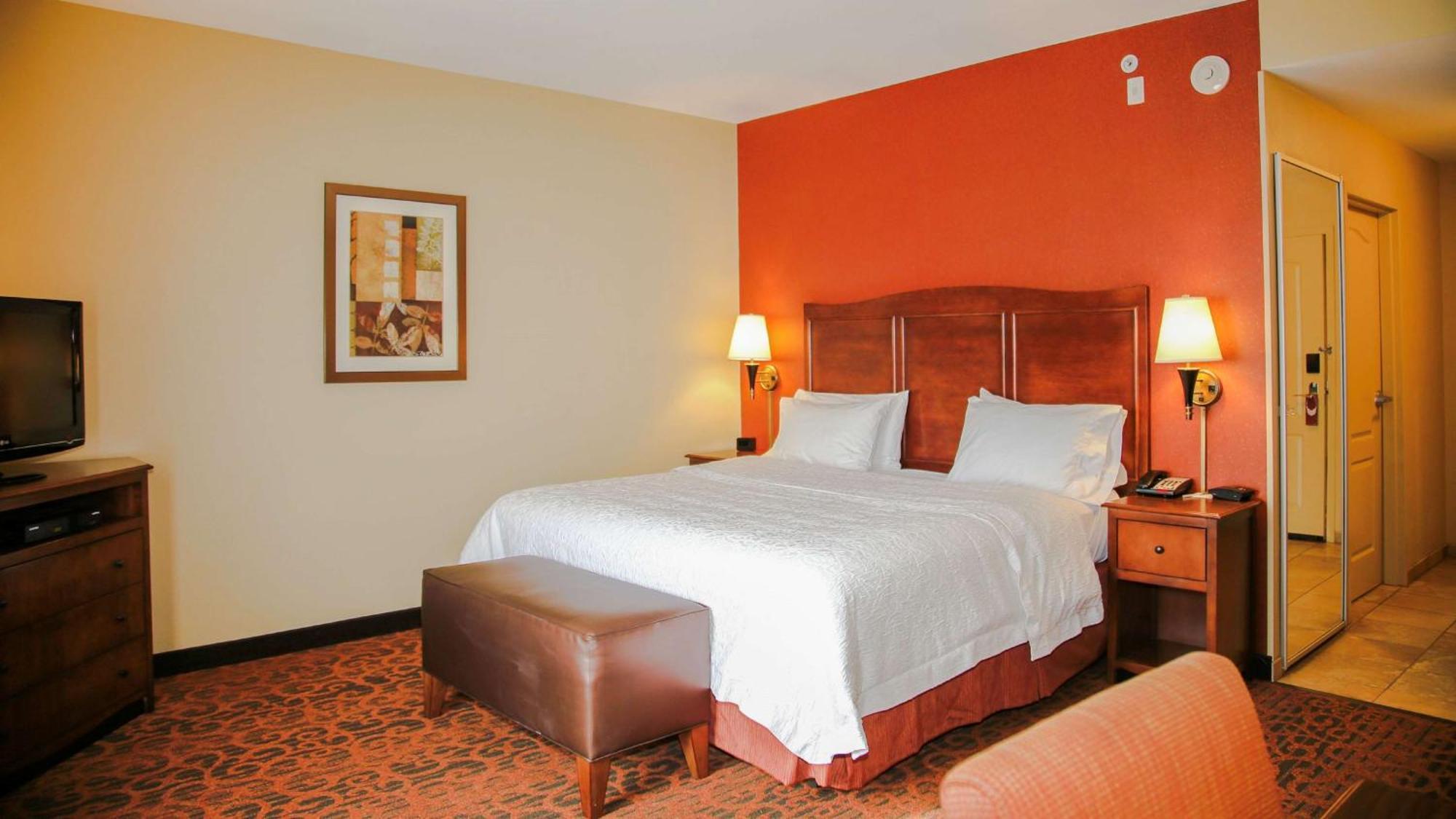 King Room with King Bed - Non-Smoking