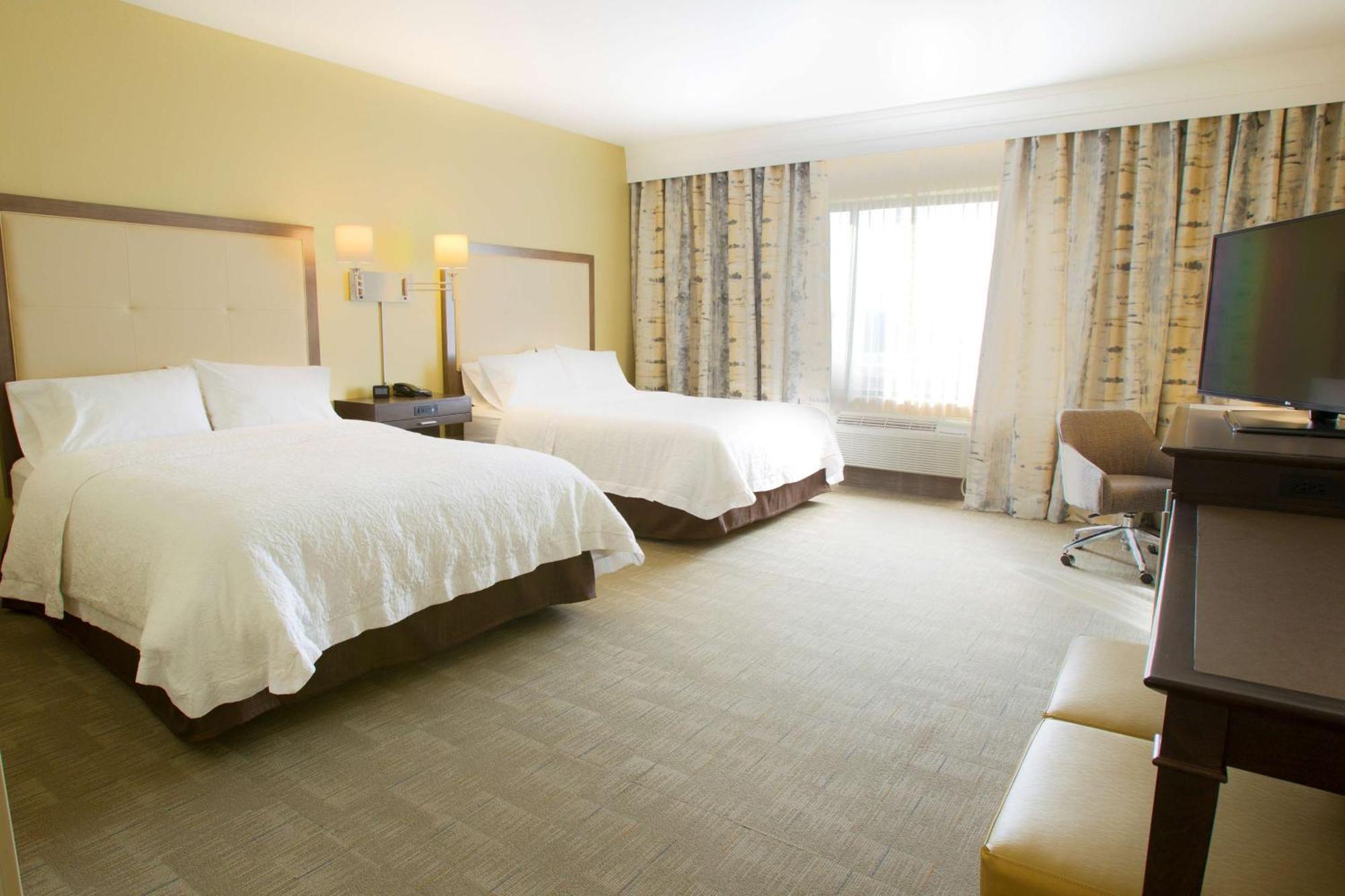 Double Room with Two Queen Beds and Bath Tub - Mobility Access