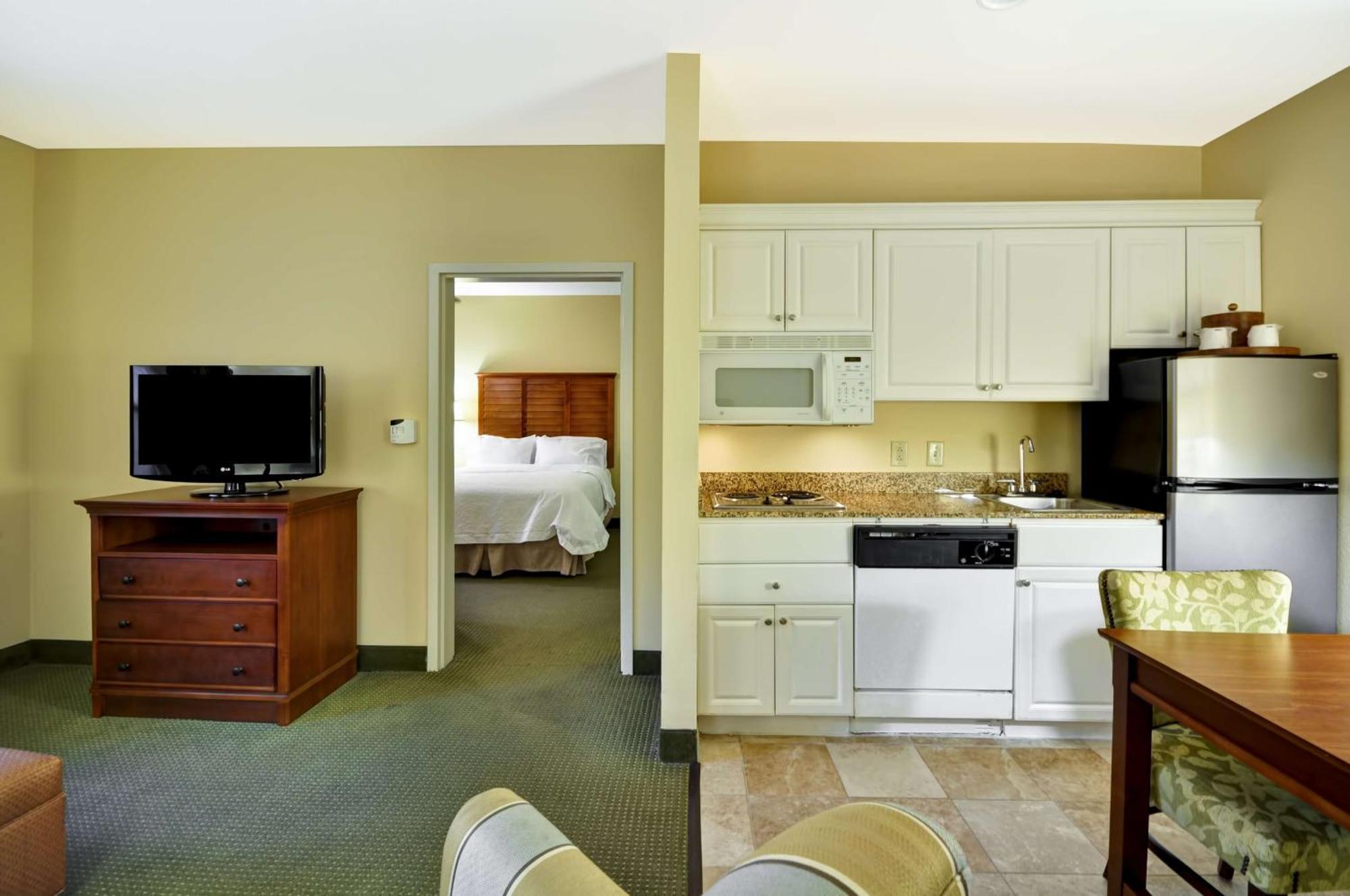 One-Bedroom Suite with Two Queen Beds and Kitchen - Non-Smoking