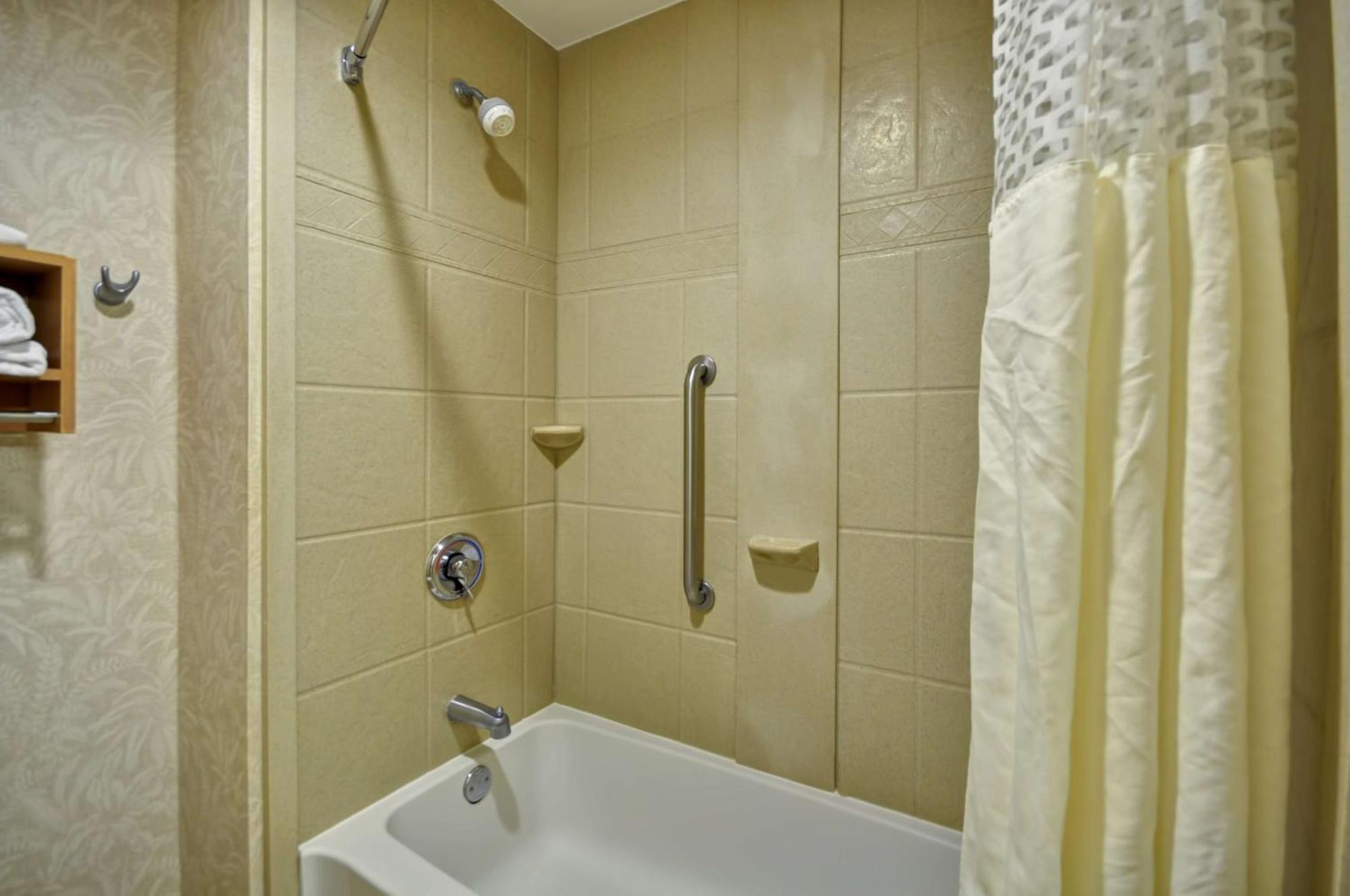Room with Two Queen Beds - Non-Smoking