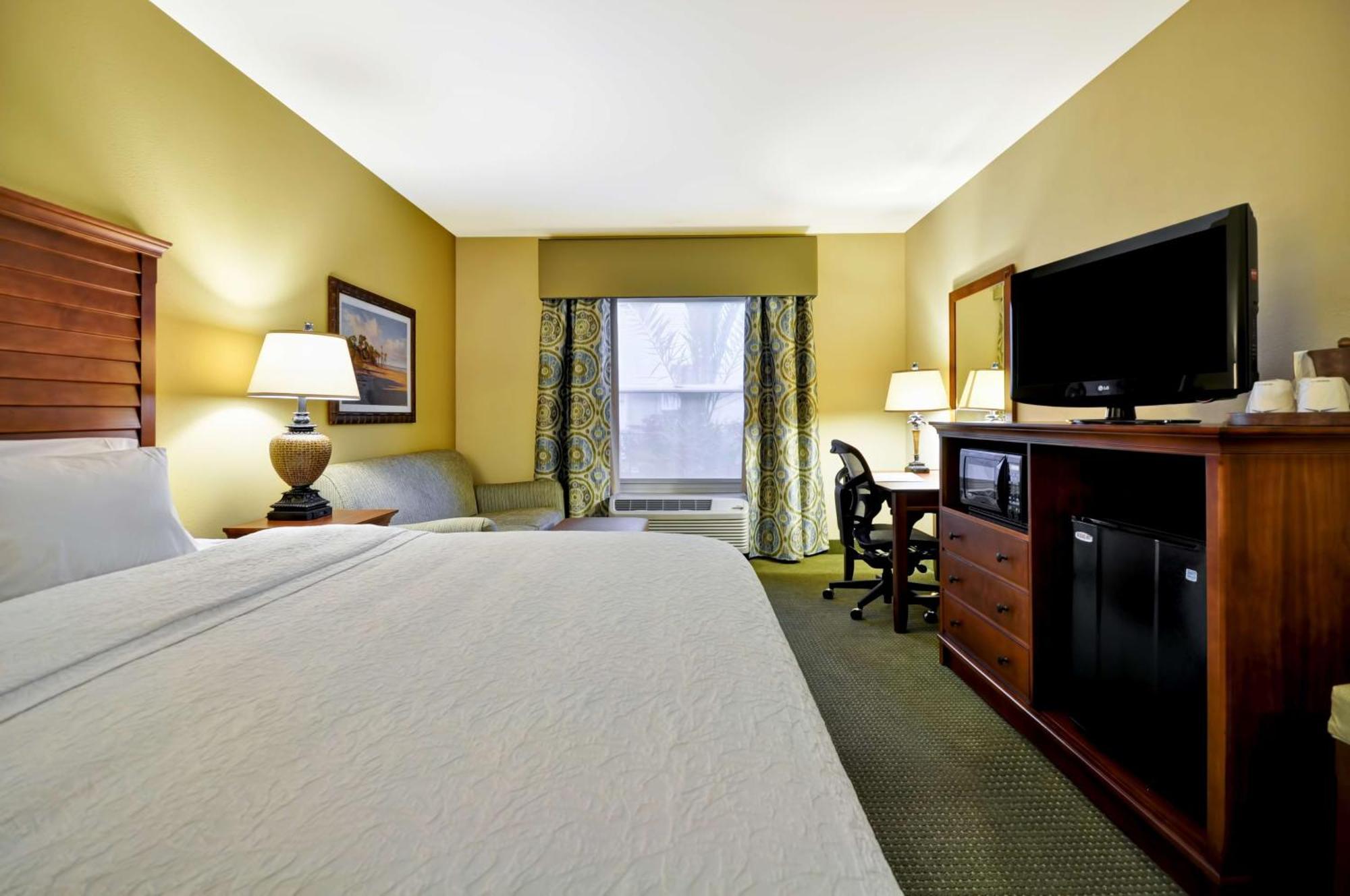 King Room with Accessible Tub - Mobility and Hearing Access/Non-Smoking