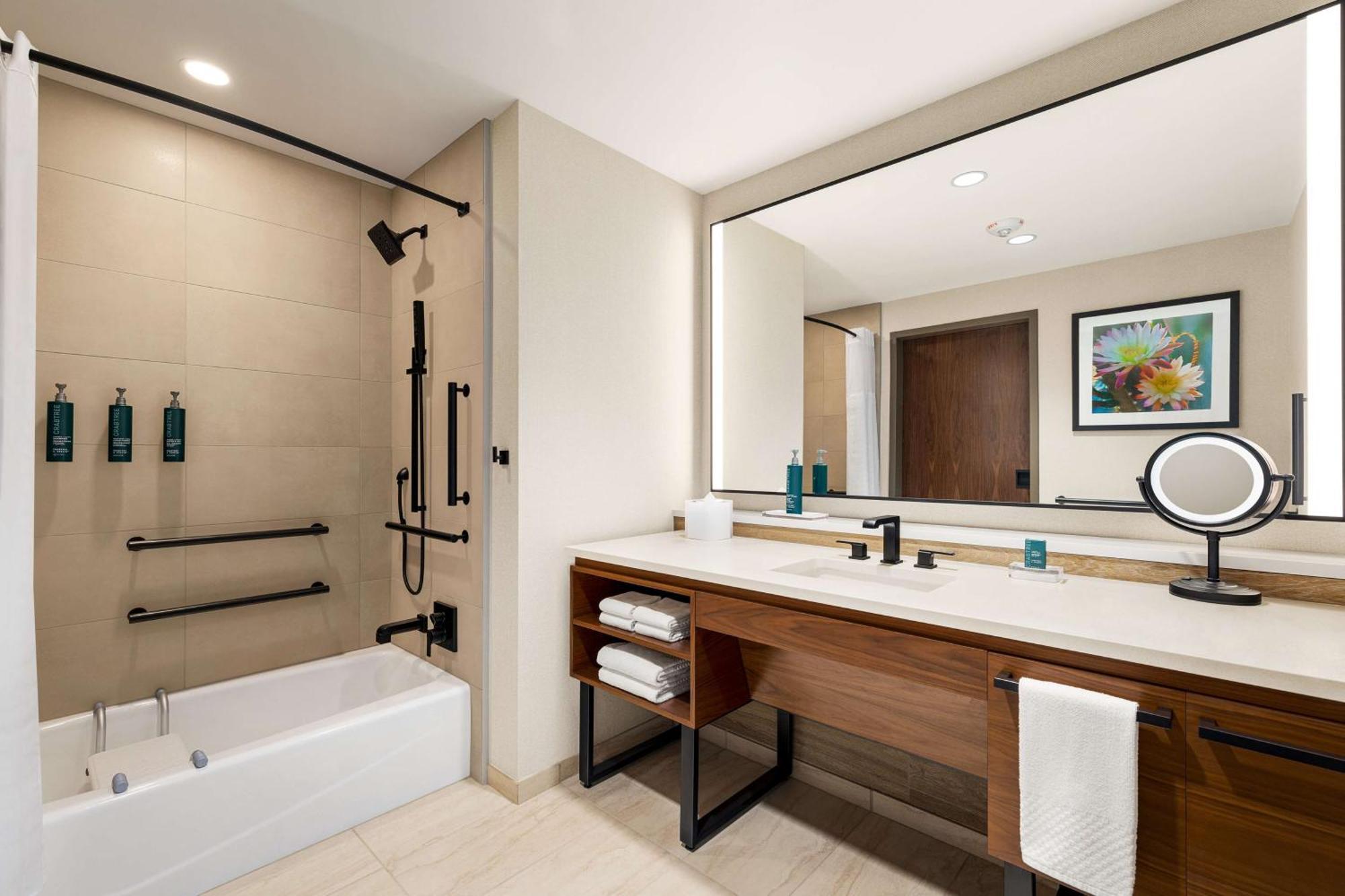 King Room with Tub - Mobility and Hearing Access