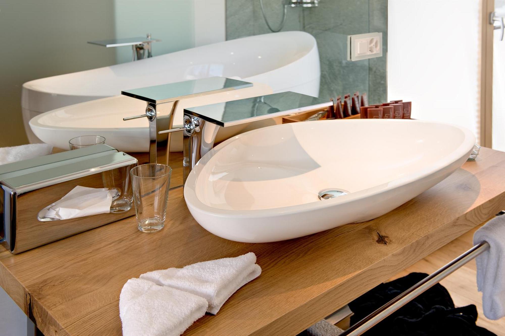 Deluxe Suite,779326980:JPEG