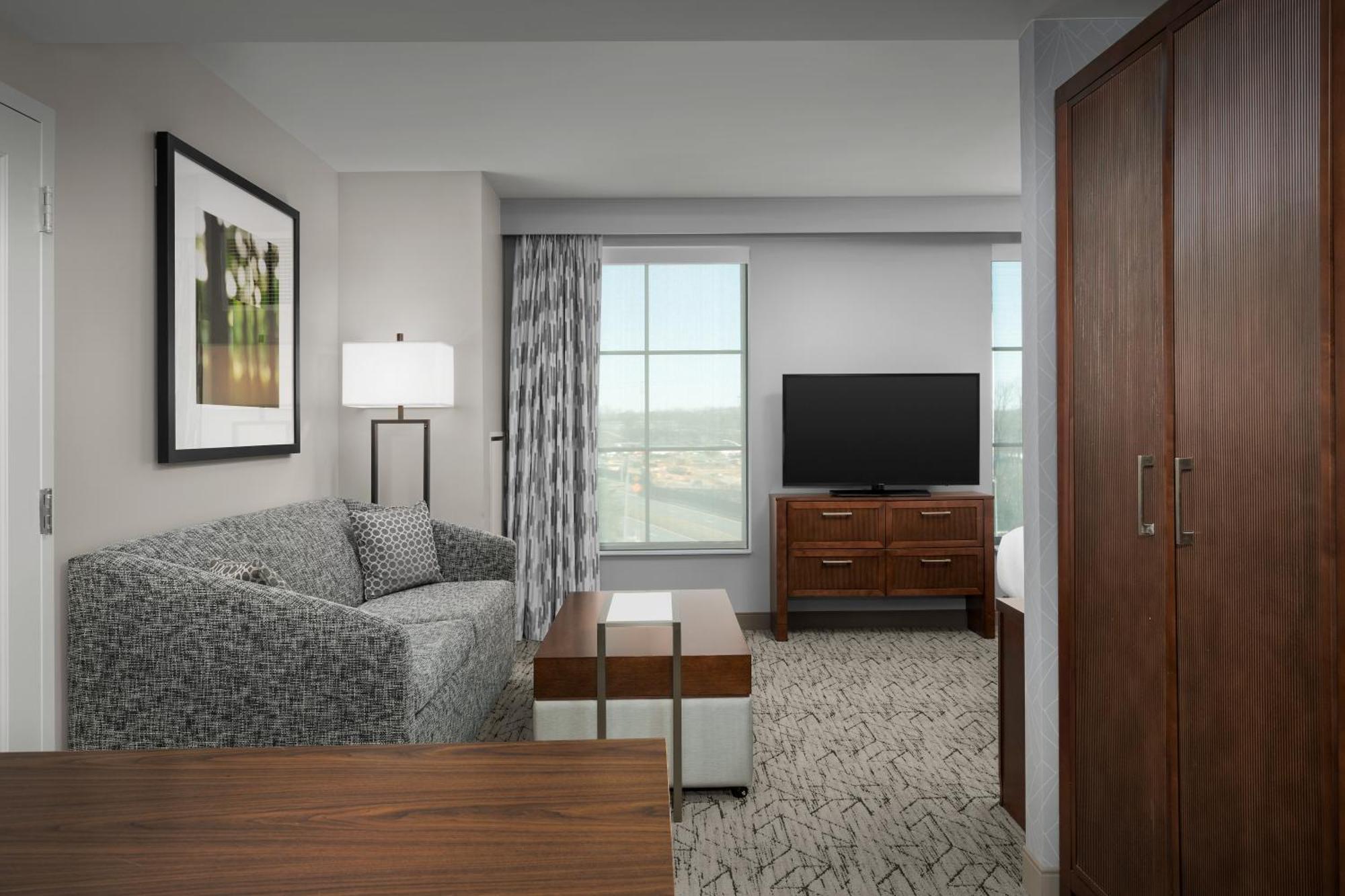 One-Bedroom King Suite - Non-Smoking,1566998603:JPEG