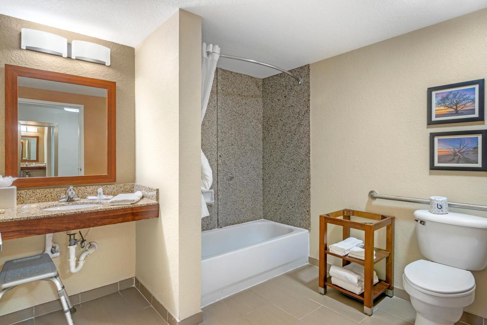 King Suite - Accessible/Non-Smoking