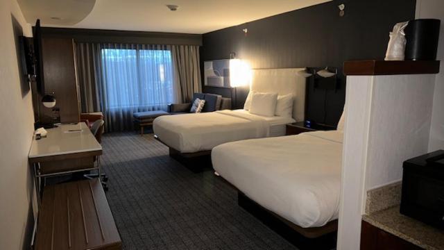 Queen Room with Two Queen Beds,1565151607:JPEG