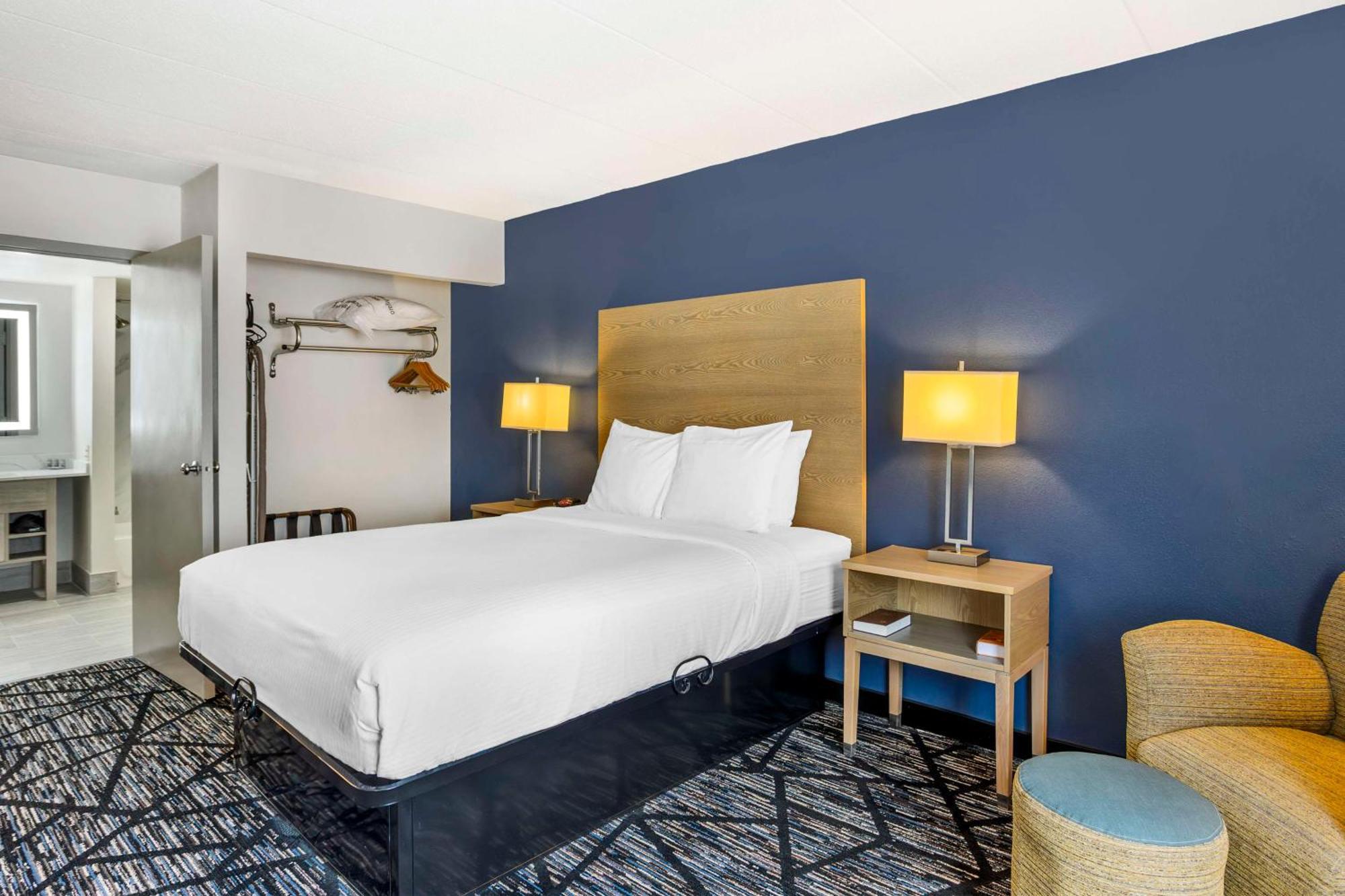Queen Room with Bath Tub - Disability Access/Non-Smoking