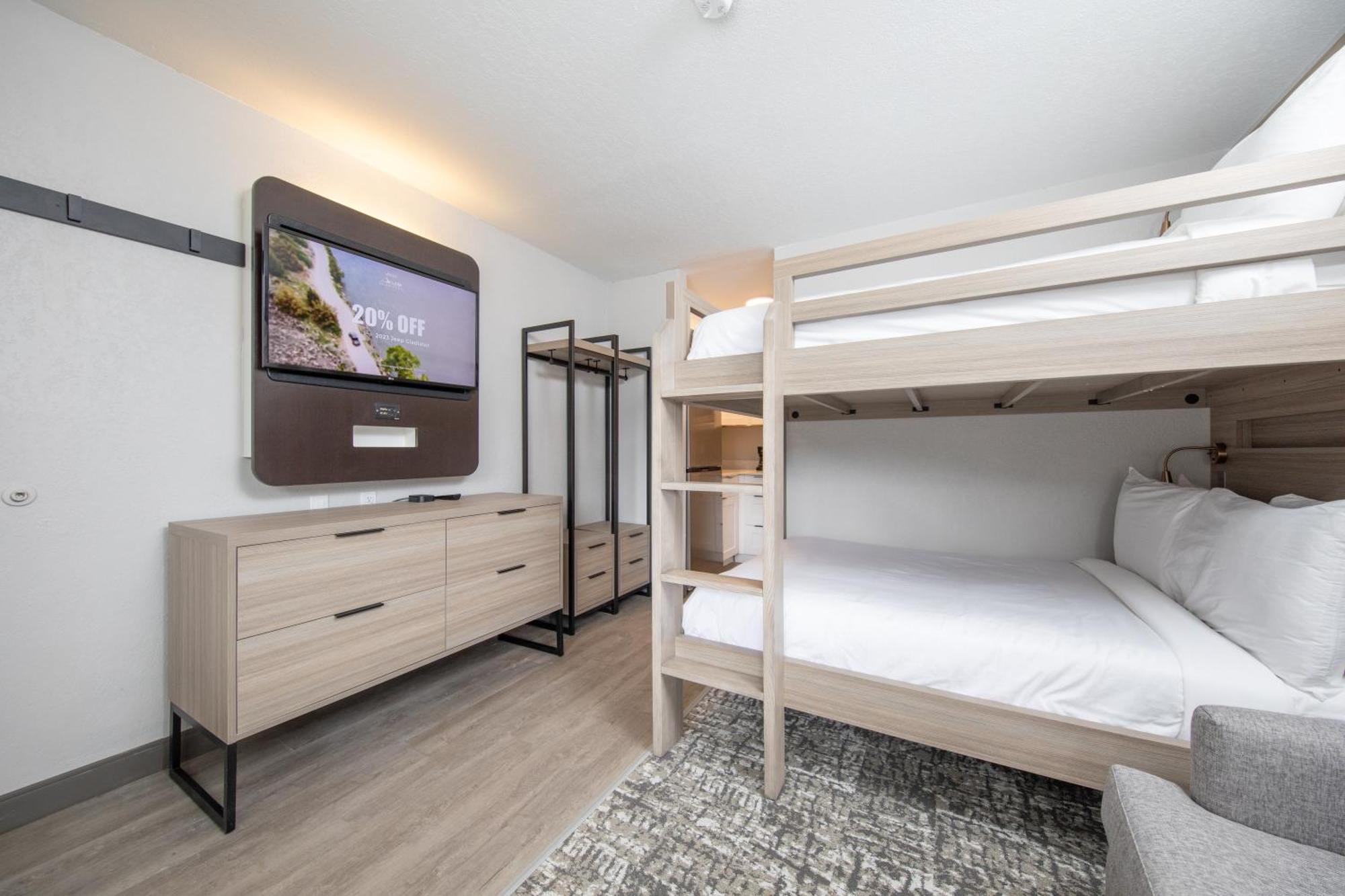 Full Bunk Bed Studio with Kitchenette, Non-Smoking