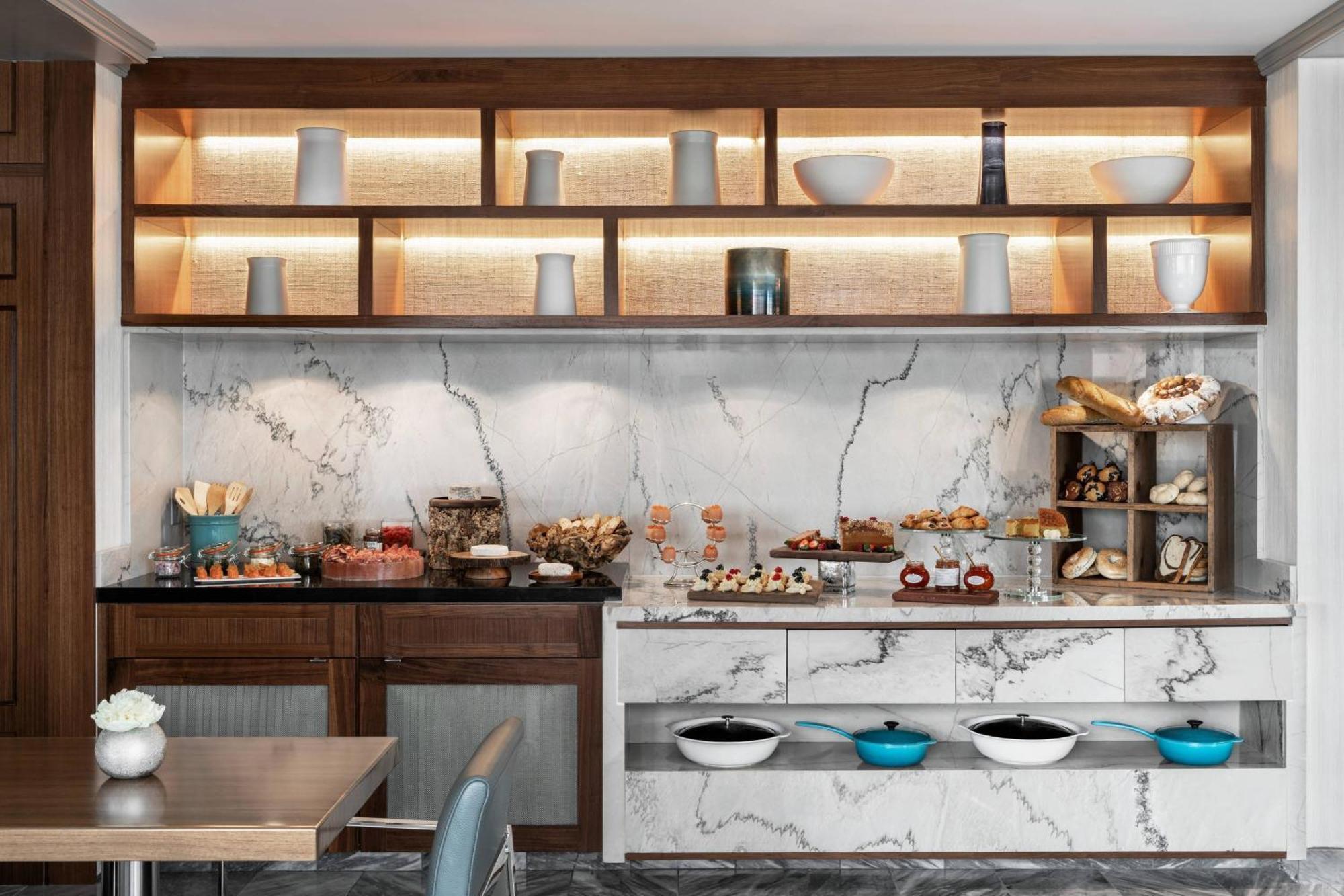 Presidential Suite with King Bed,1565557972:JPEG