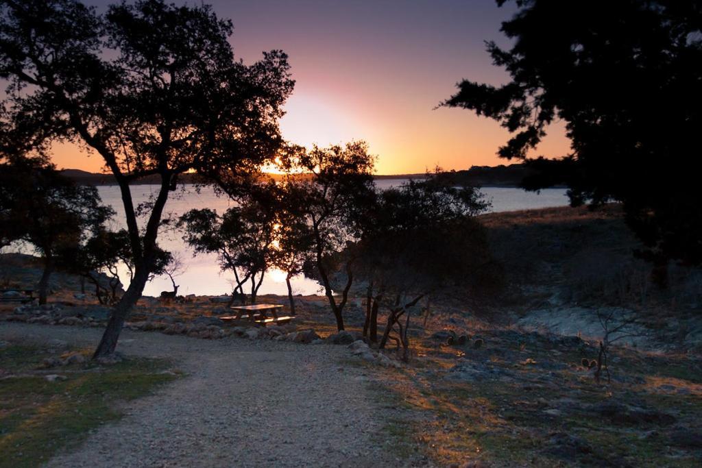 Camp Ledgerock - One-Bedroom Cottage