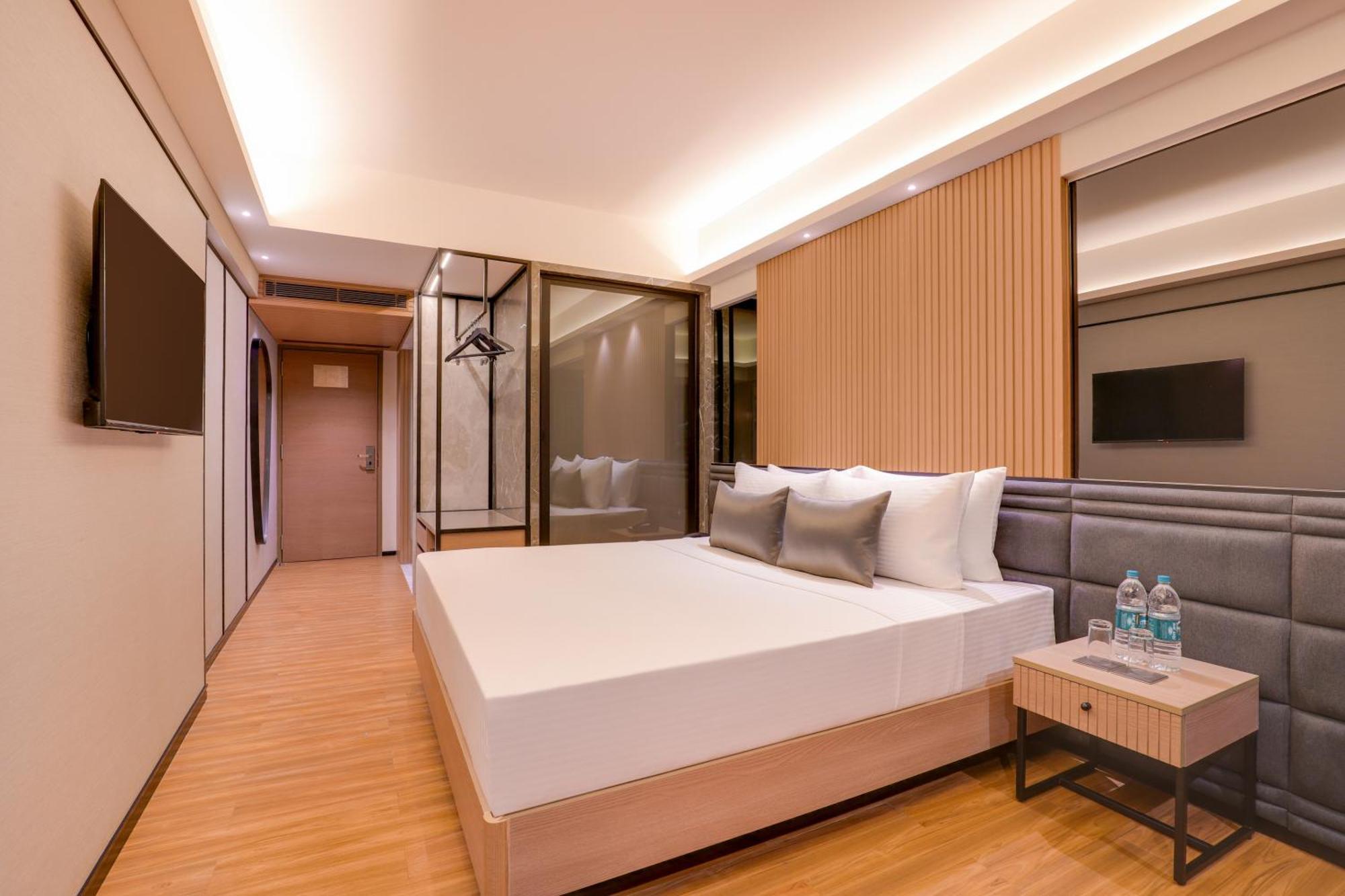 Deluxe King Room  (10% Discount on Laundry service)