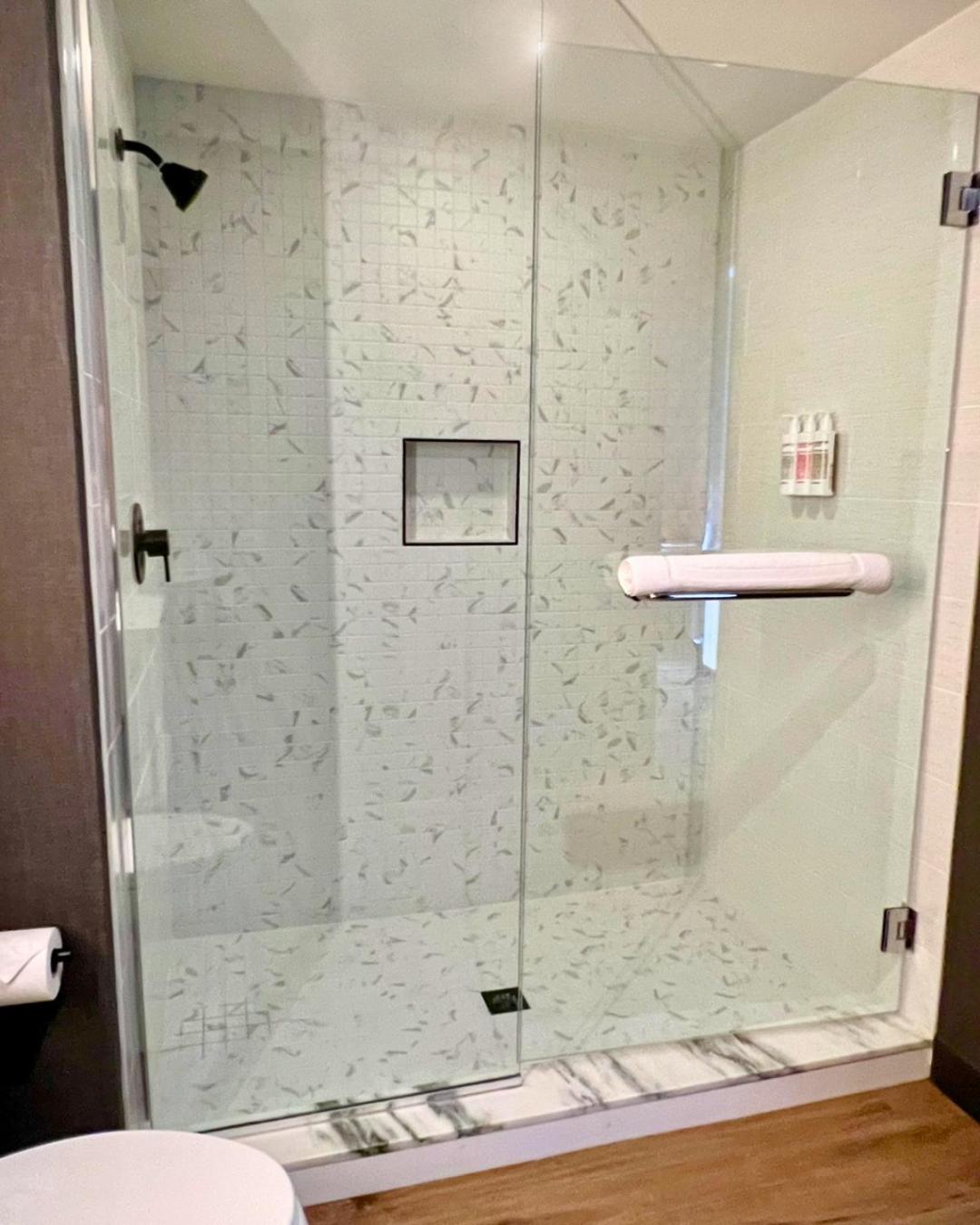 Classic Queen Room,1566984872:JPEG