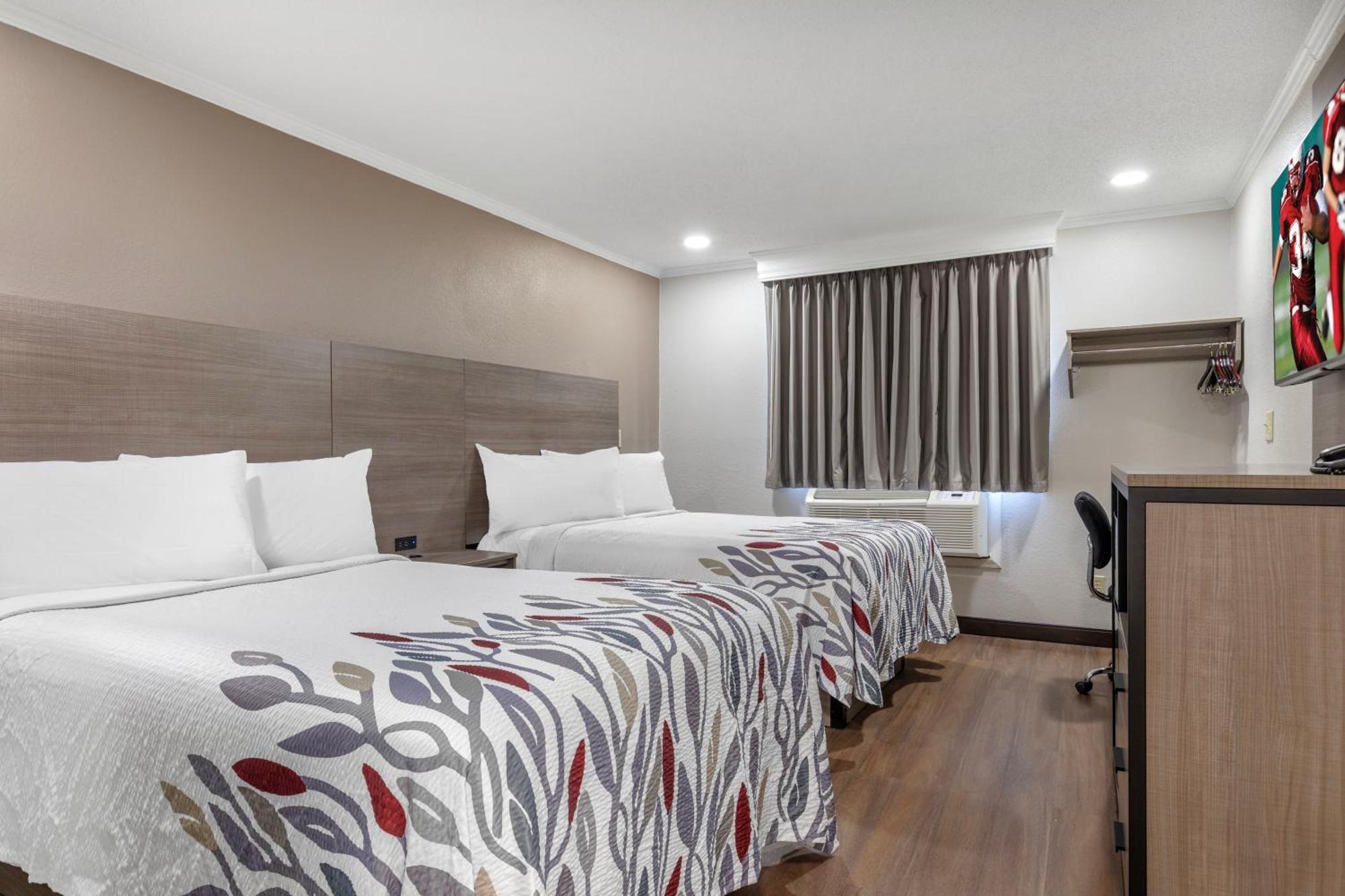 Deluxe Room with Two Double Beds River View Non-Smoking