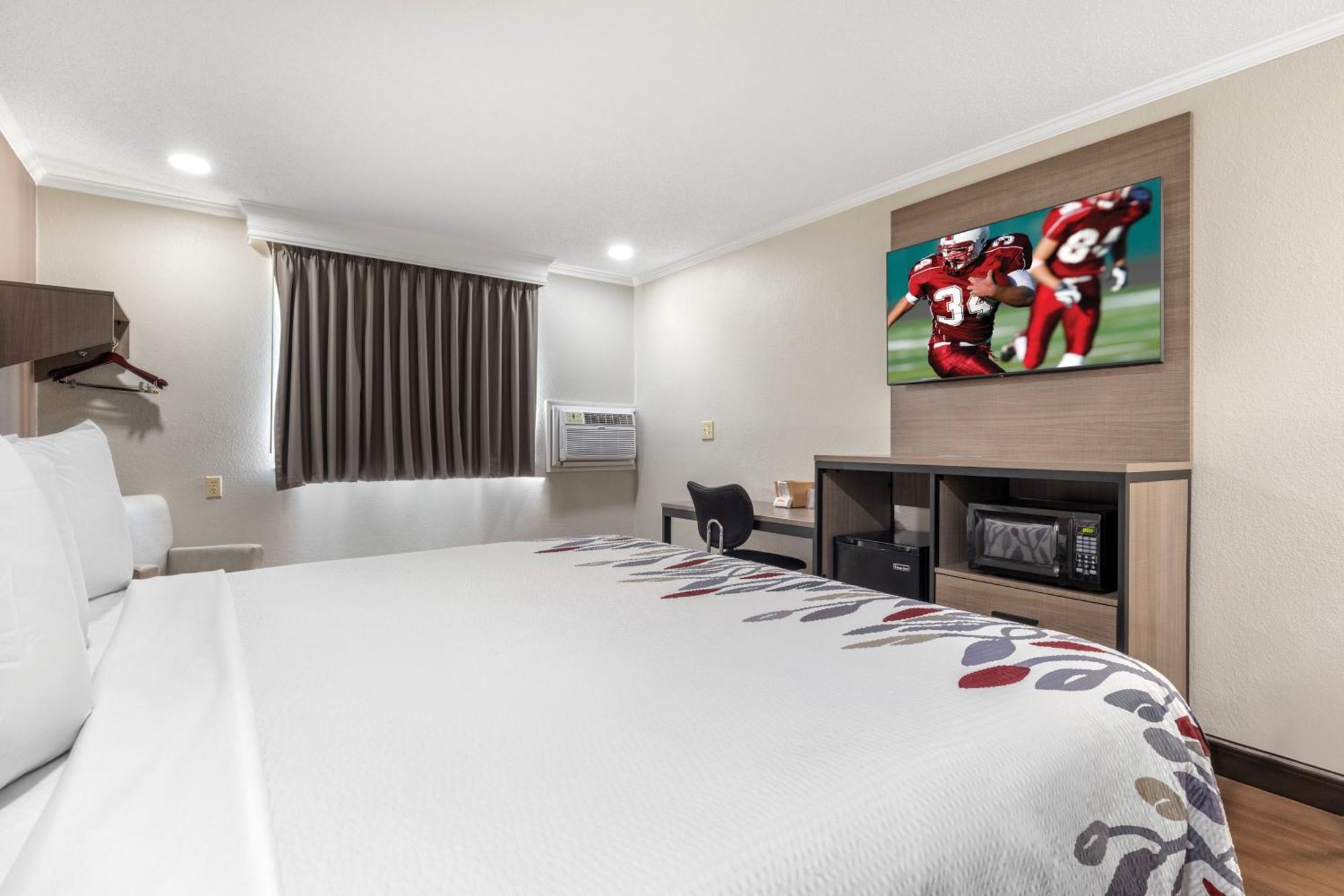 Deluxe King Room River View Non-Smoking