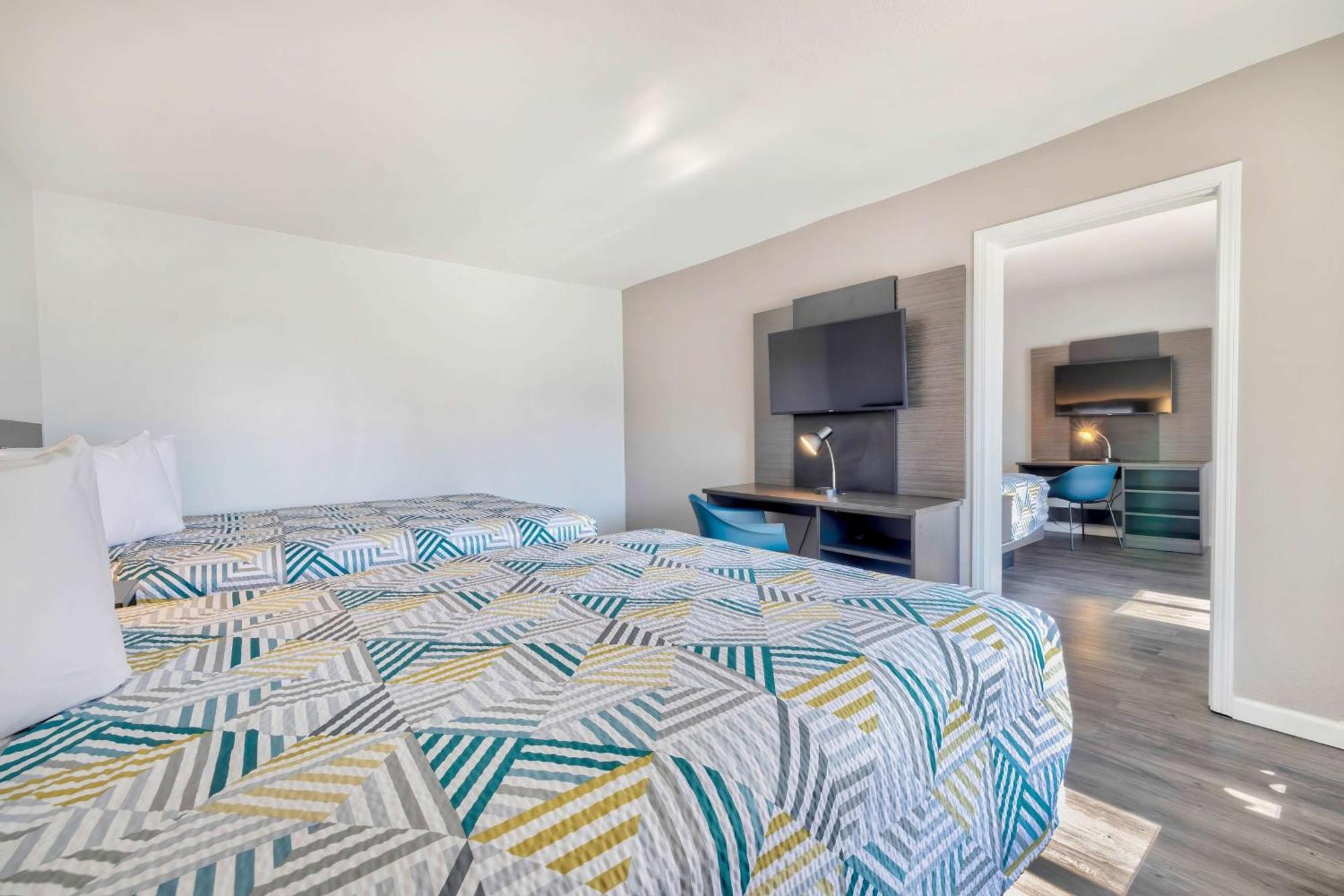 Quadruple Room - Non-Smoking