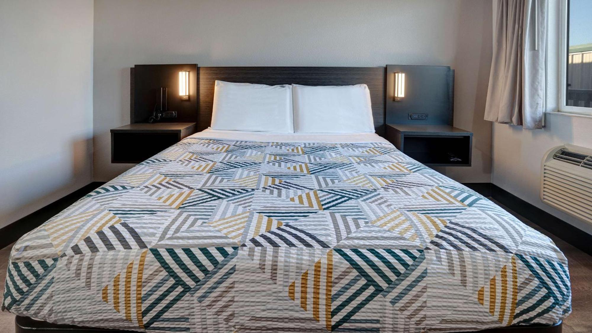 Queen Room - Disability Access - Roll in Shower,1571316296:JPEG