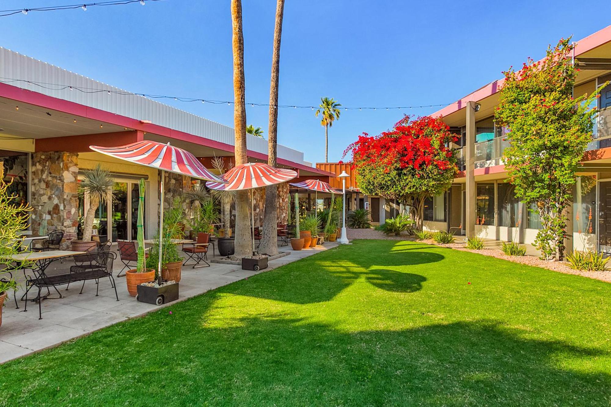 King Room with Courtyard View - Non-Smoking,1695362343:JPEG