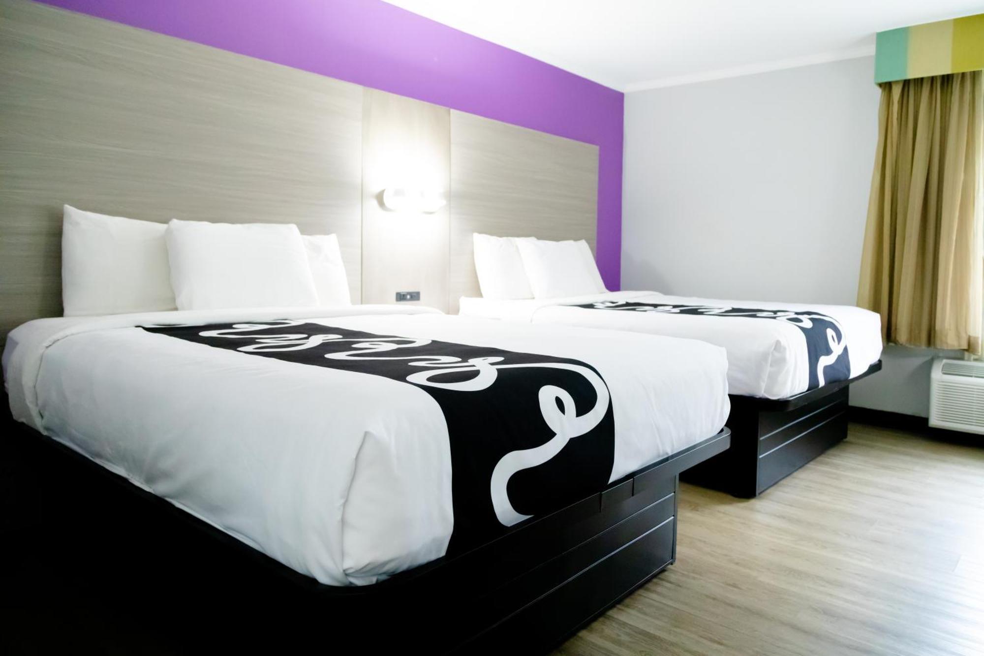 Queen Room with Two Queen Beds - Non-Smoking