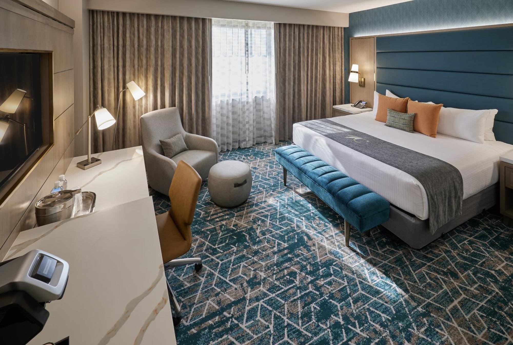 Deluxe King Room with Roll-In Shower, Grand Tower - Mobility and Hearing Accessible/Non-Smoking