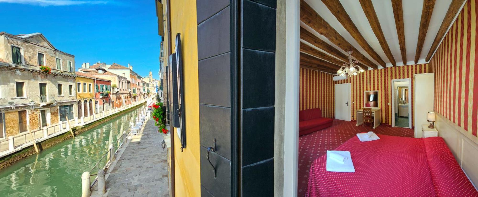 Deluxe Triple Room with Canal View