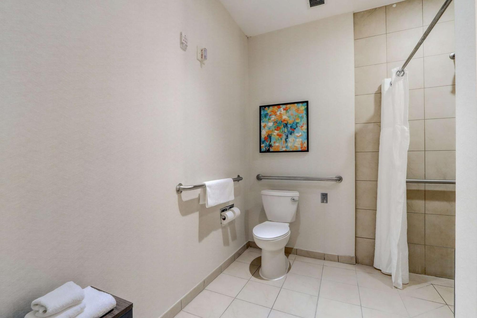 King Room with Roll-In Shower - Mobility Access