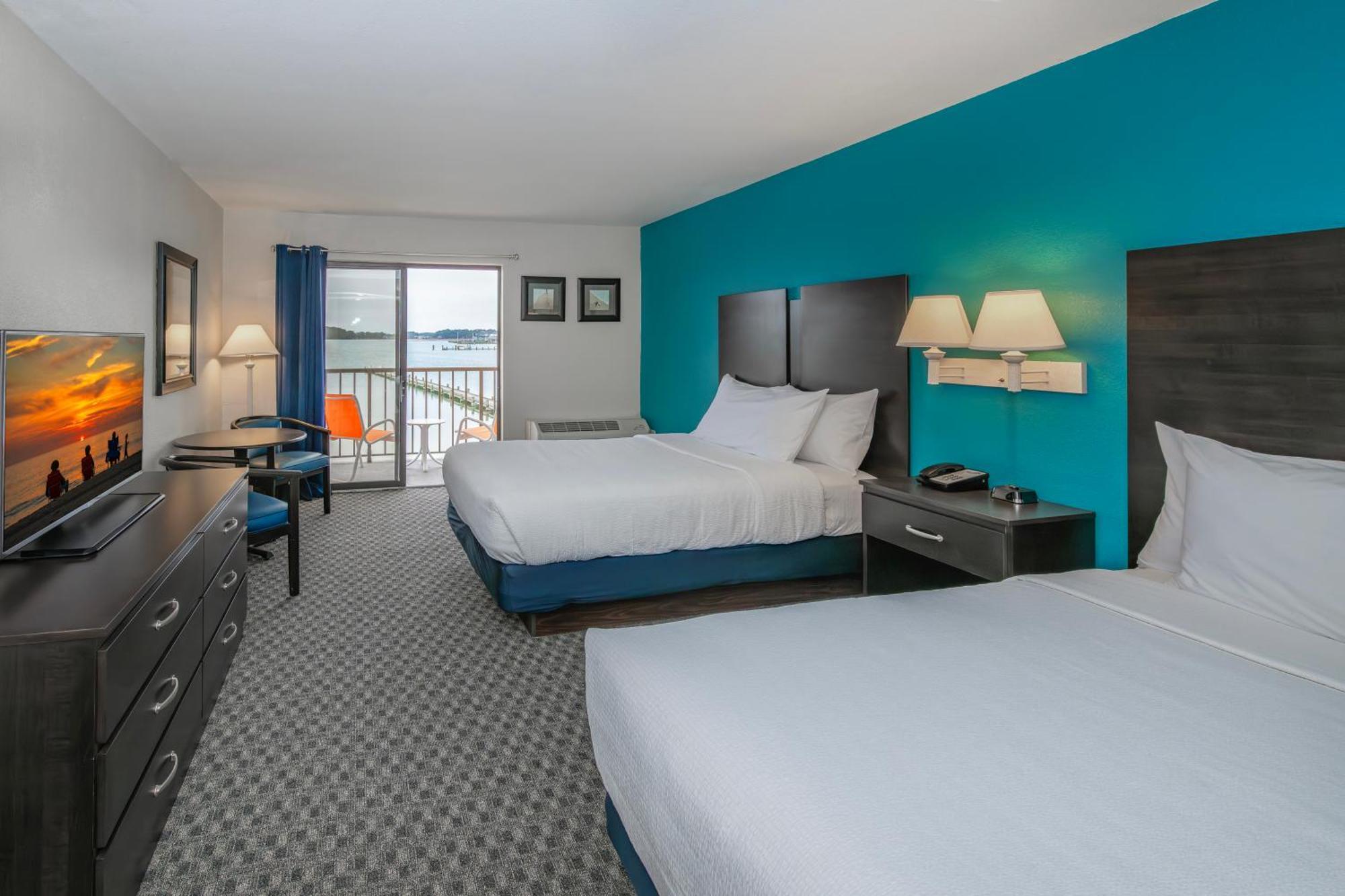 Double Room with Two Double Beds and Bay View
