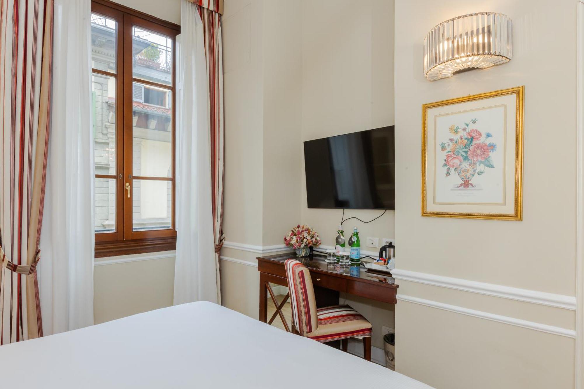 Classic Double or Twin Room with City View