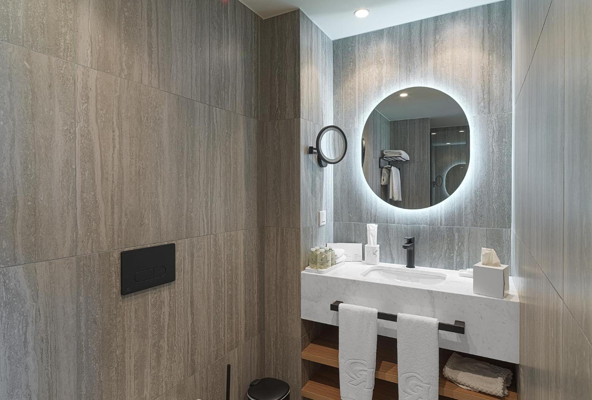 Signature One Bedroom Suite Sea View