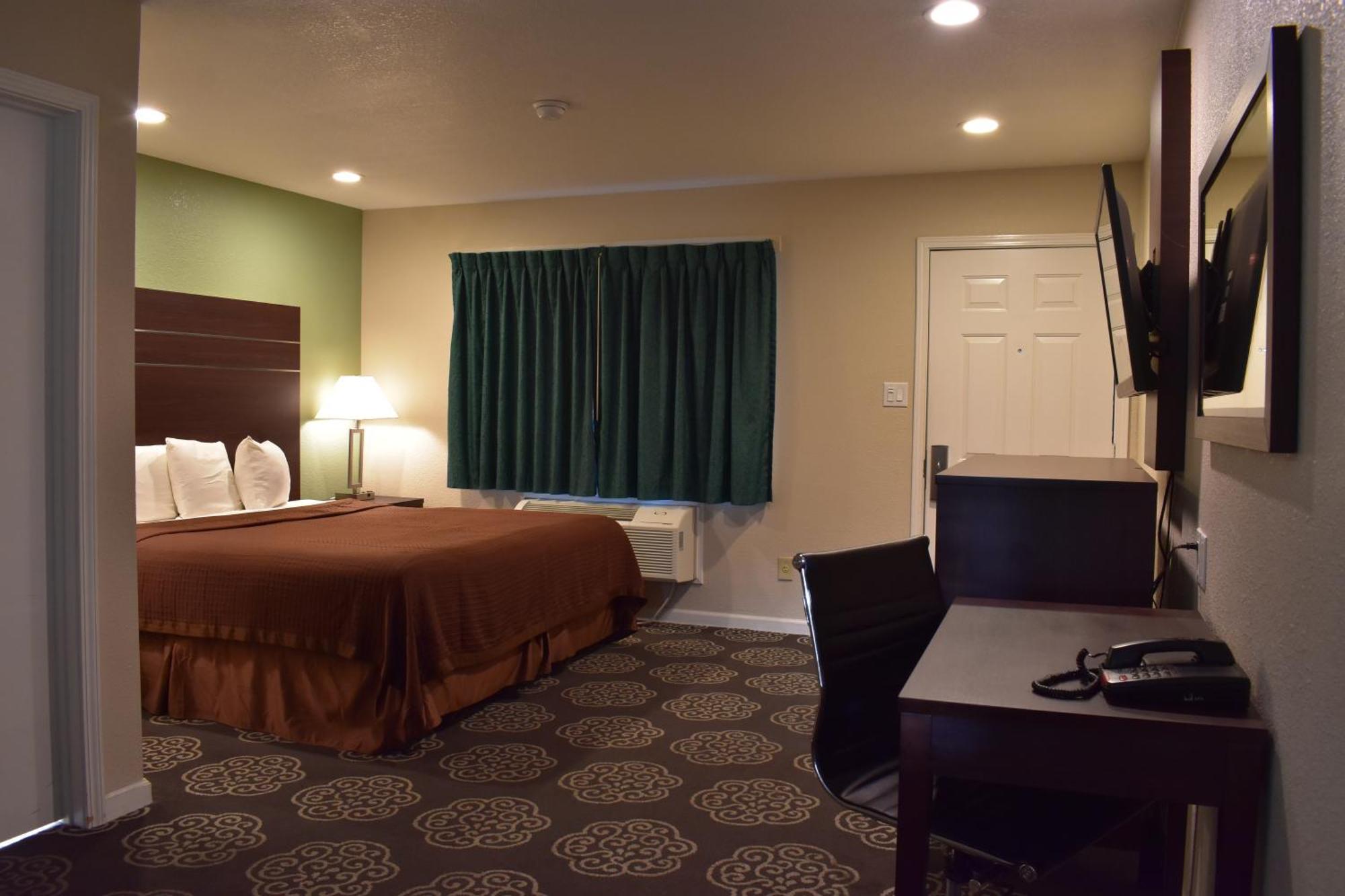 Deluxe King Room - Non-Smoking