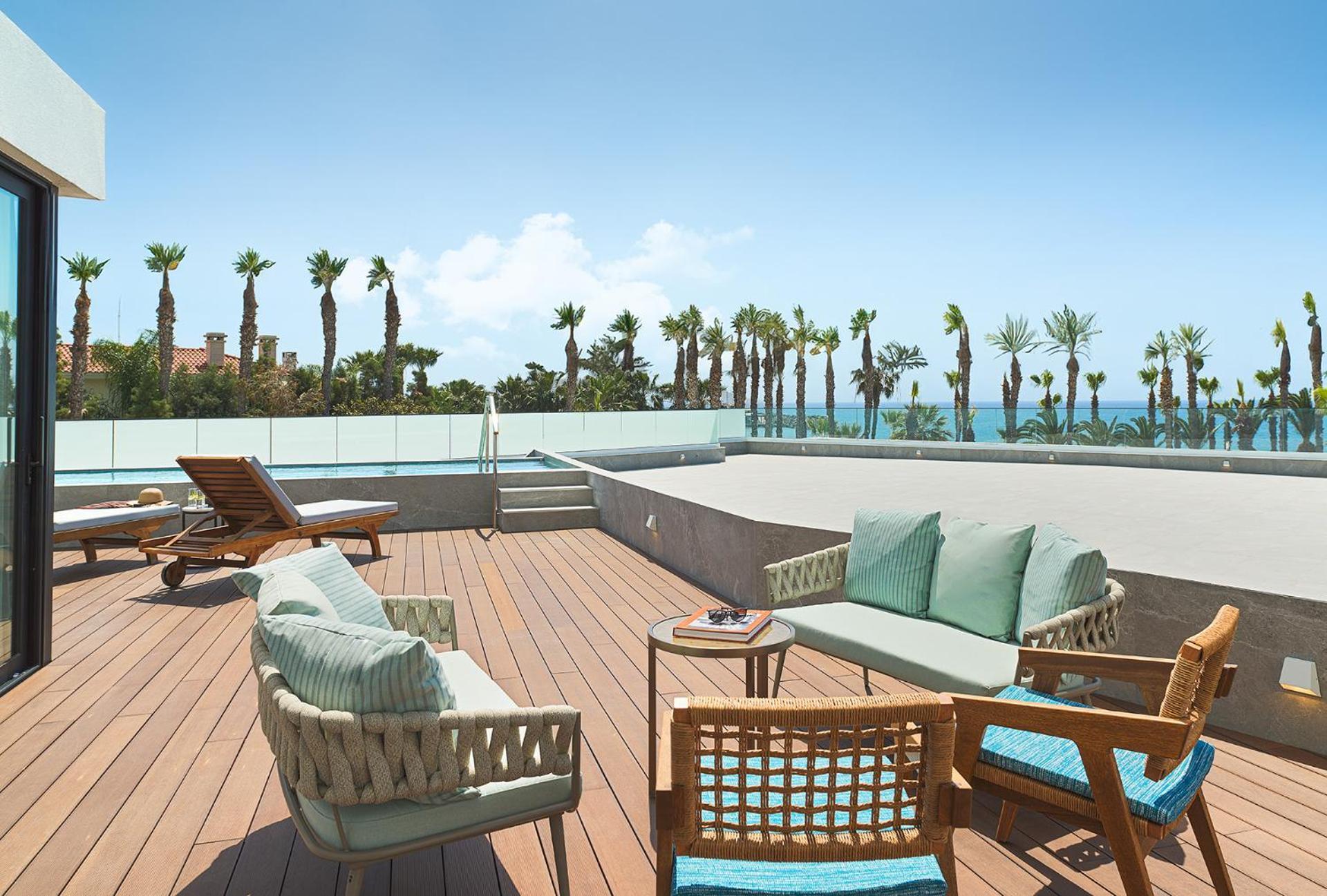 Swim Up Junior Suite Sea View
