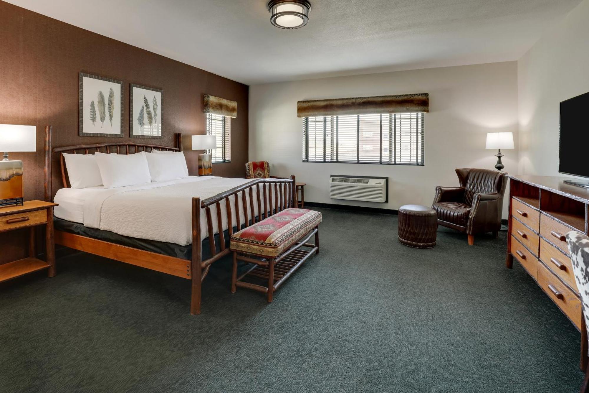 Suite with Hot Tub,1578436439:JPEG