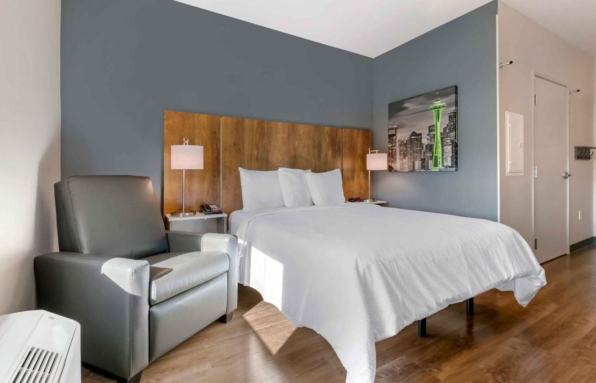 Studio with 1 Queen Bed - Non-Smoking