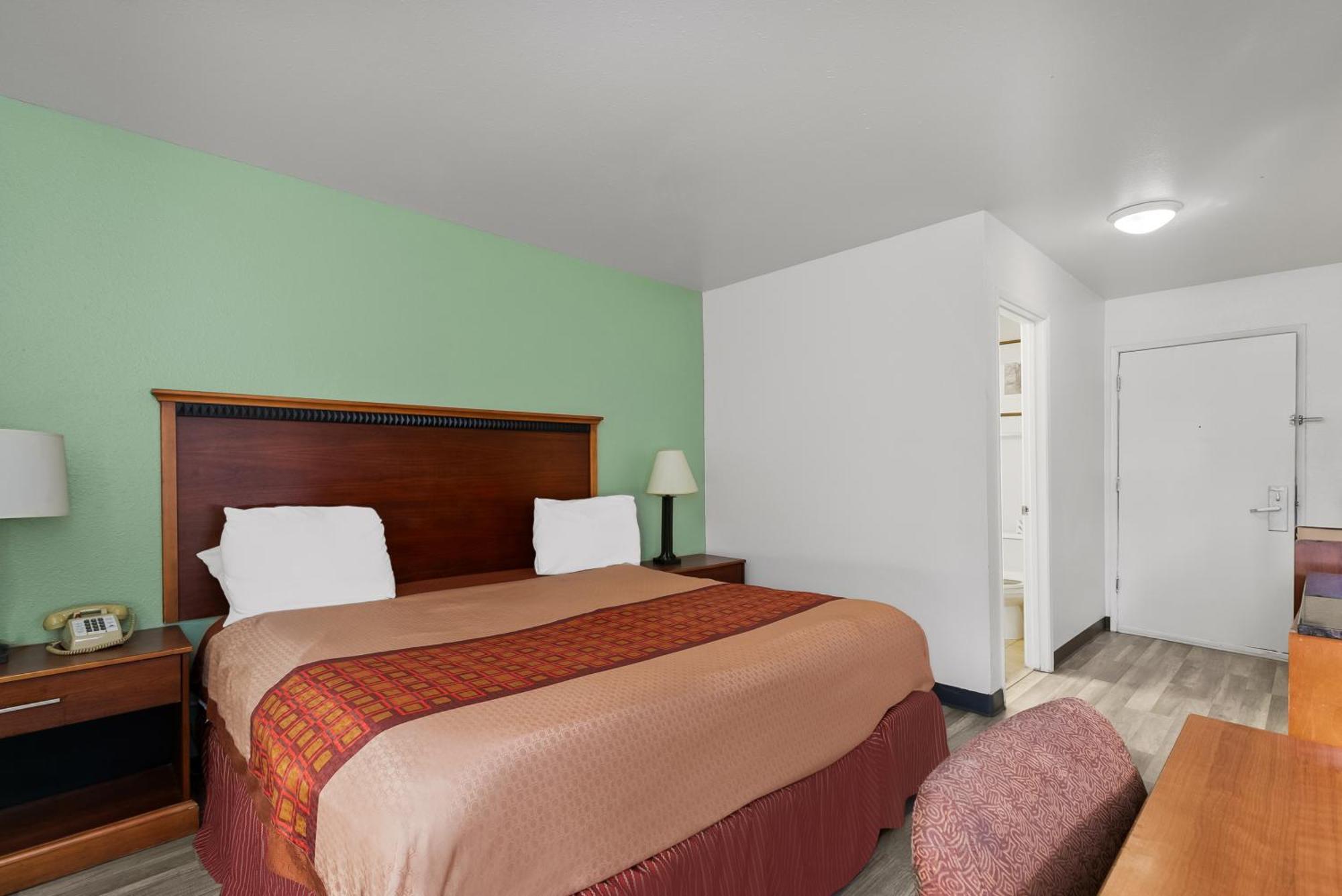 King Room - Non-Smoking