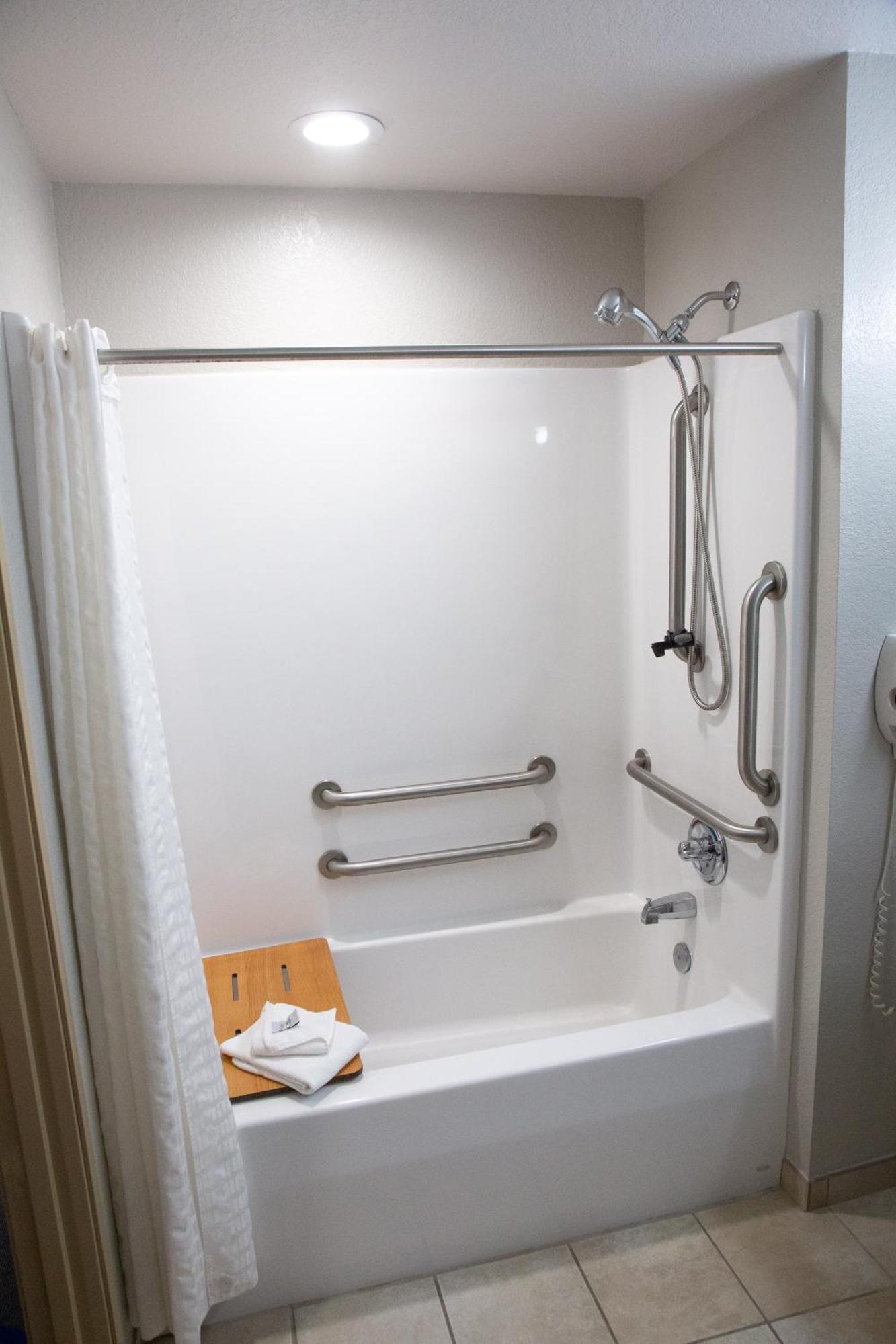 Queen Room - Disability Access - Non-Smoking