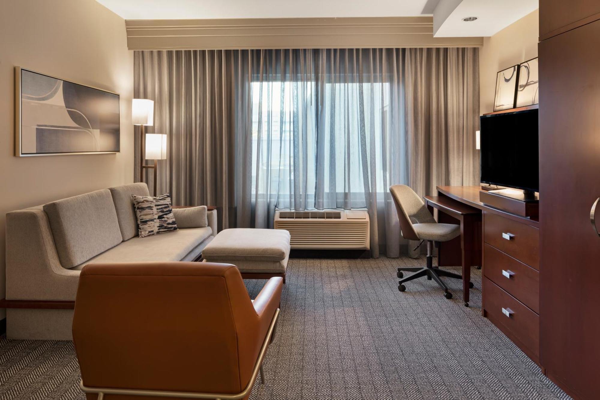 King Suite with Sofa Bed,1580196572:JPEG