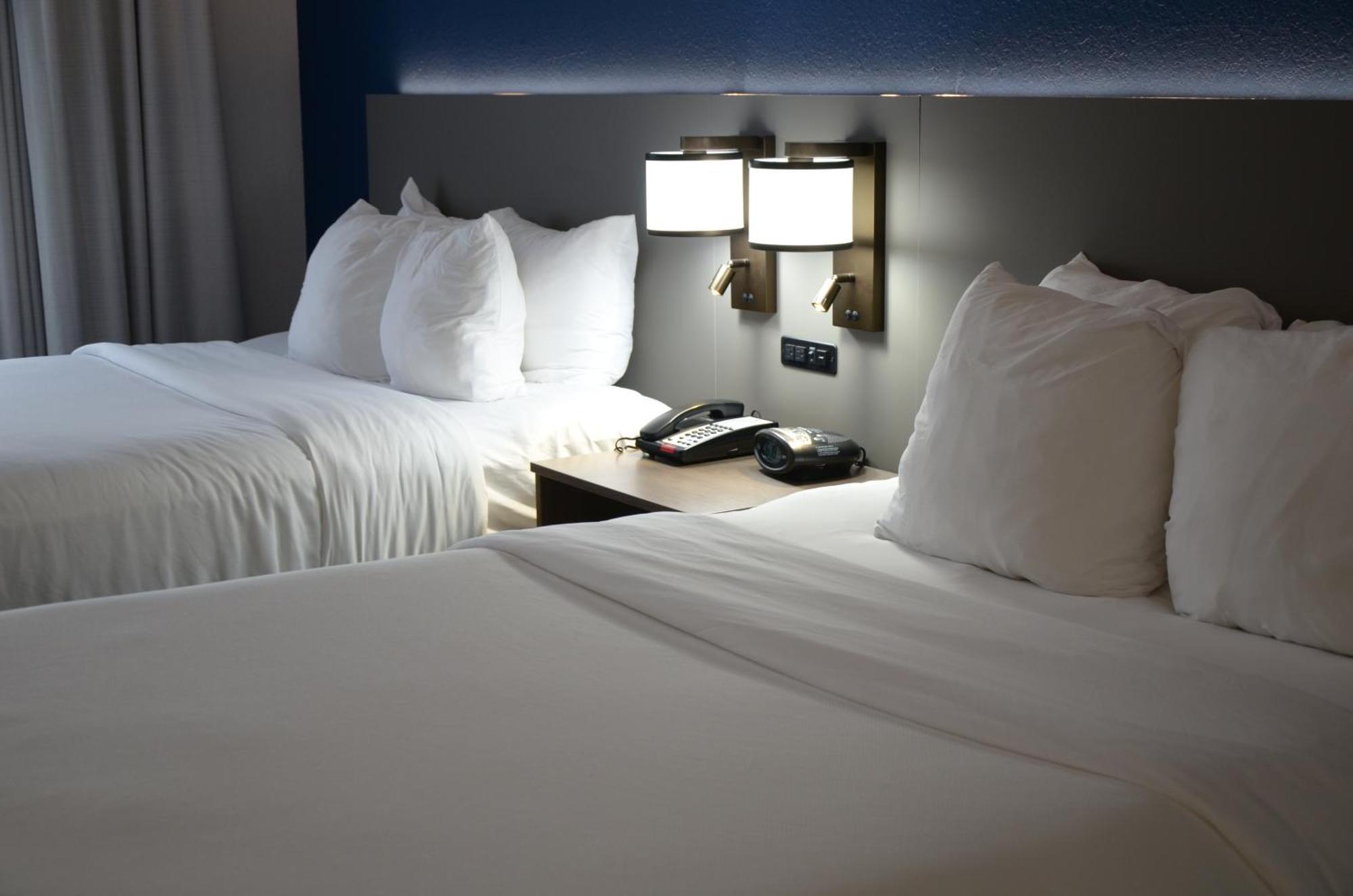 Queen Suite with Two Queen Beds - Non-Smoking