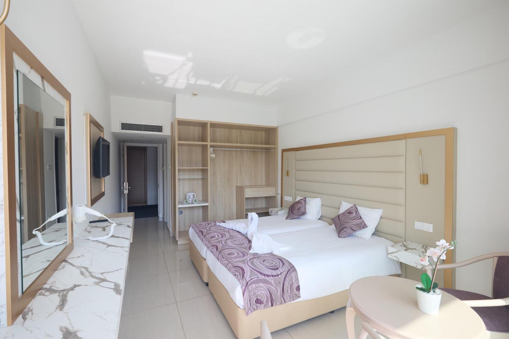 Double or Twin Room with Side Sea View