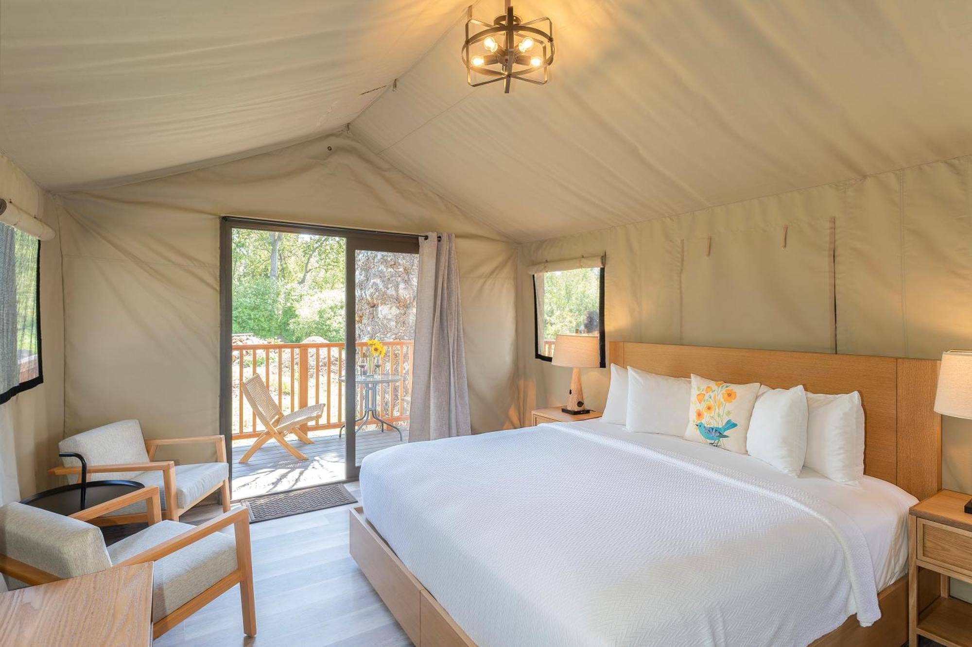 Glamping Cabin – Queen Bed,1583108148:JPEG