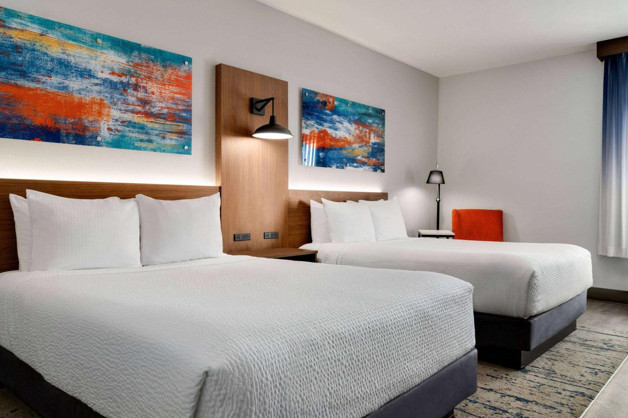 Queen Room with Two Queen Beds and Various Views - Non-Smoking