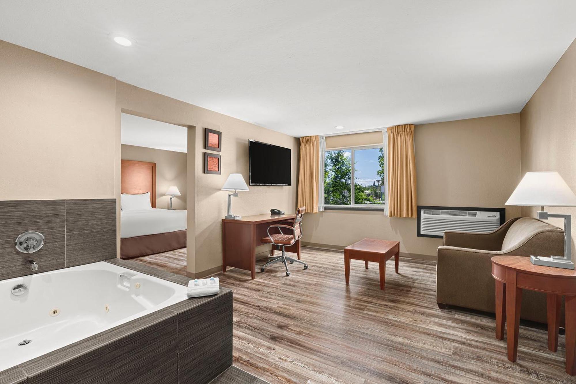 Superior King Suite with Jacuzzi - Non-Smoking