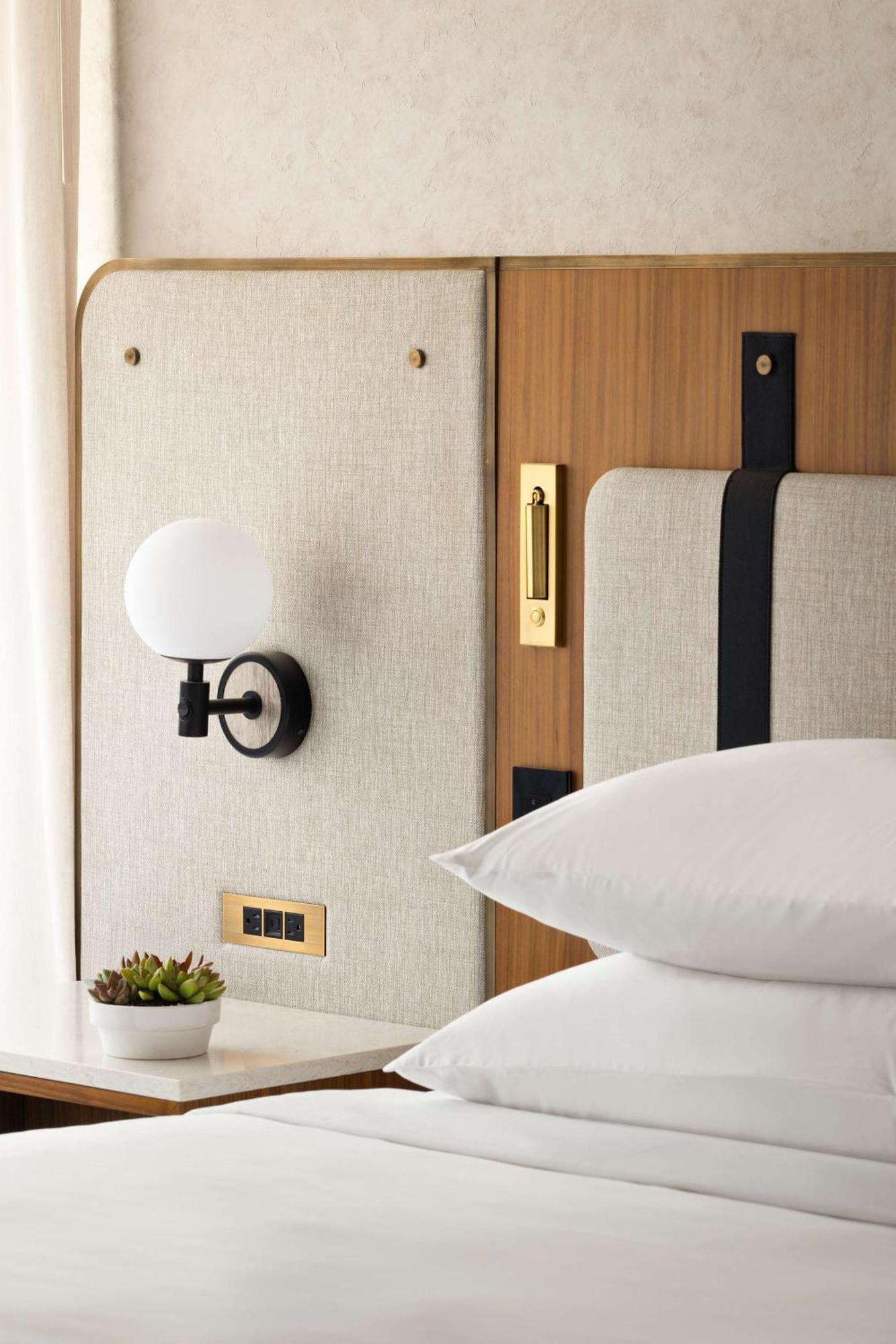Queen Room with Two Queen Beds and Balcony - River View