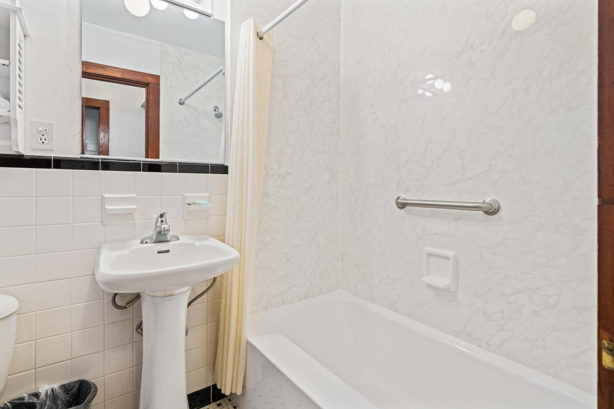Double Room with Pool View - No Pets Allowed