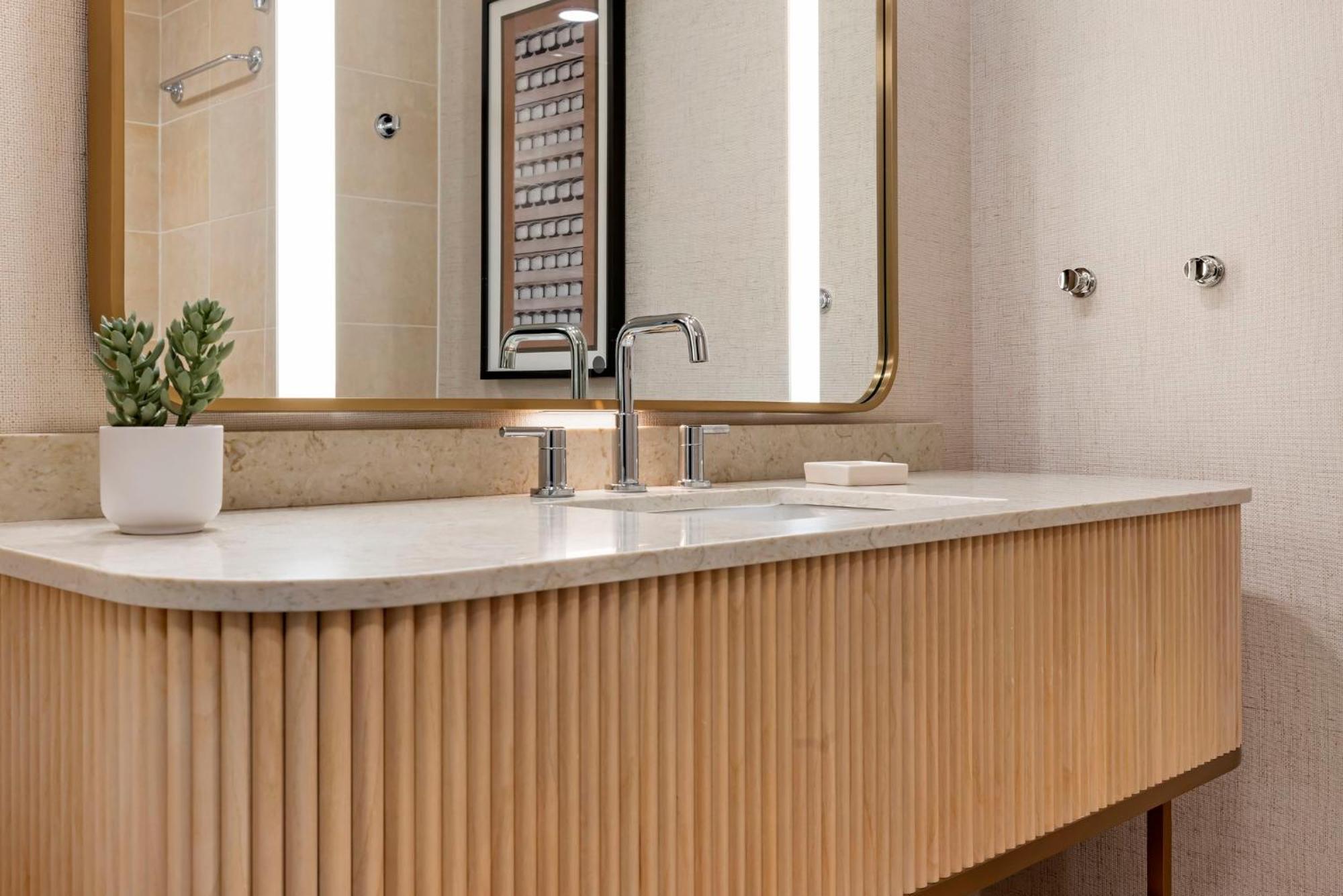 Deluxe Double Room with Two Double Beds,1586853074:JPEG