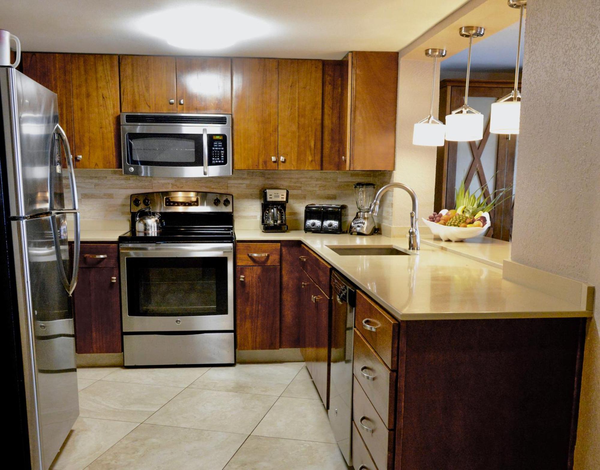 Deluxe One-Bedroom Suite - Ocean Front with Fully Equipped Kitchen