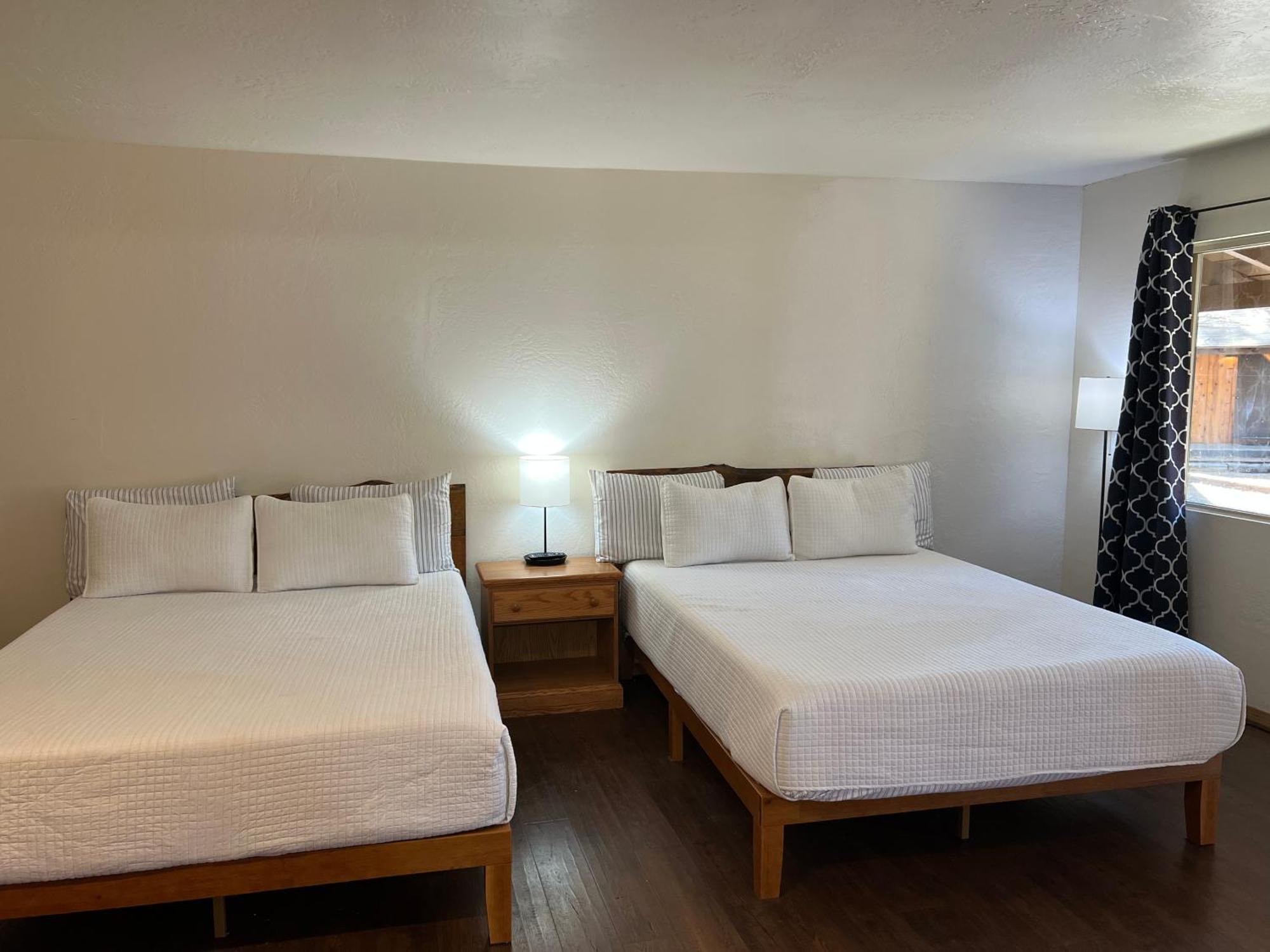 Deluxe Queen Suite