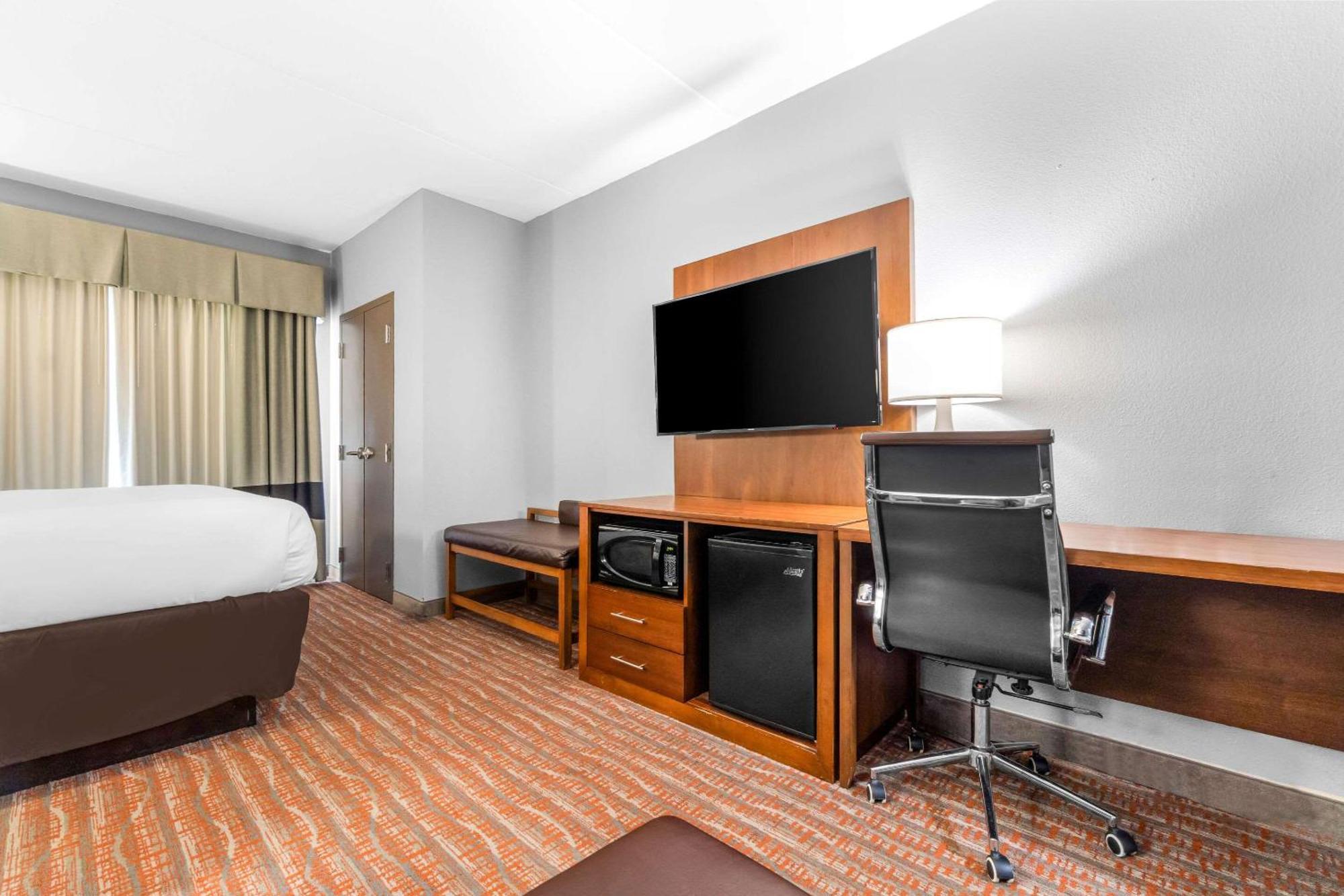 Queen Suite with Two Queen Beds - Non-Smoking