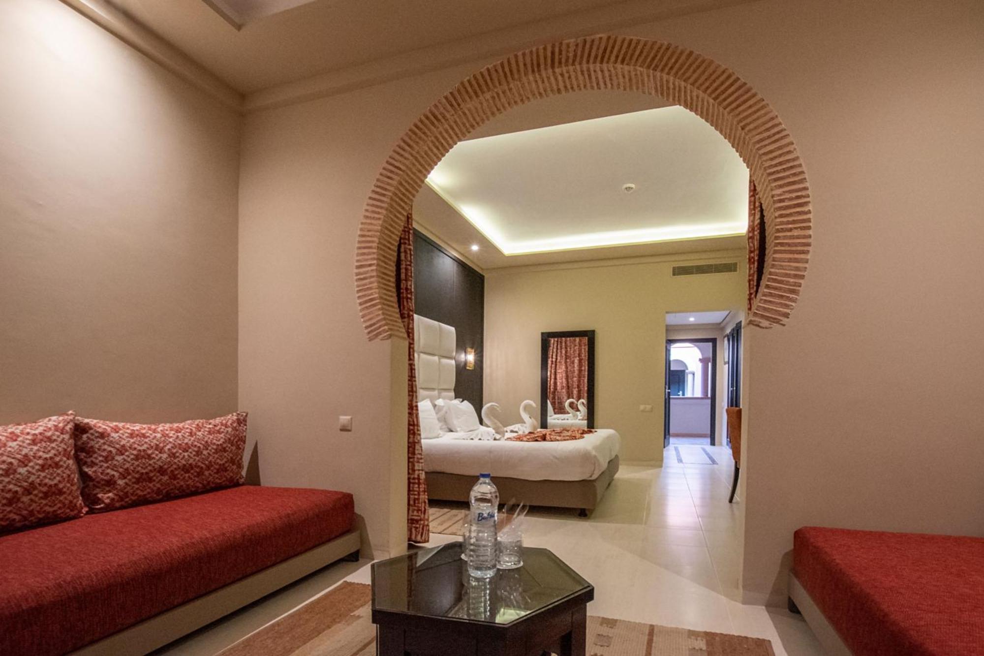 Family Double Room with Sofa Bed and Poolside